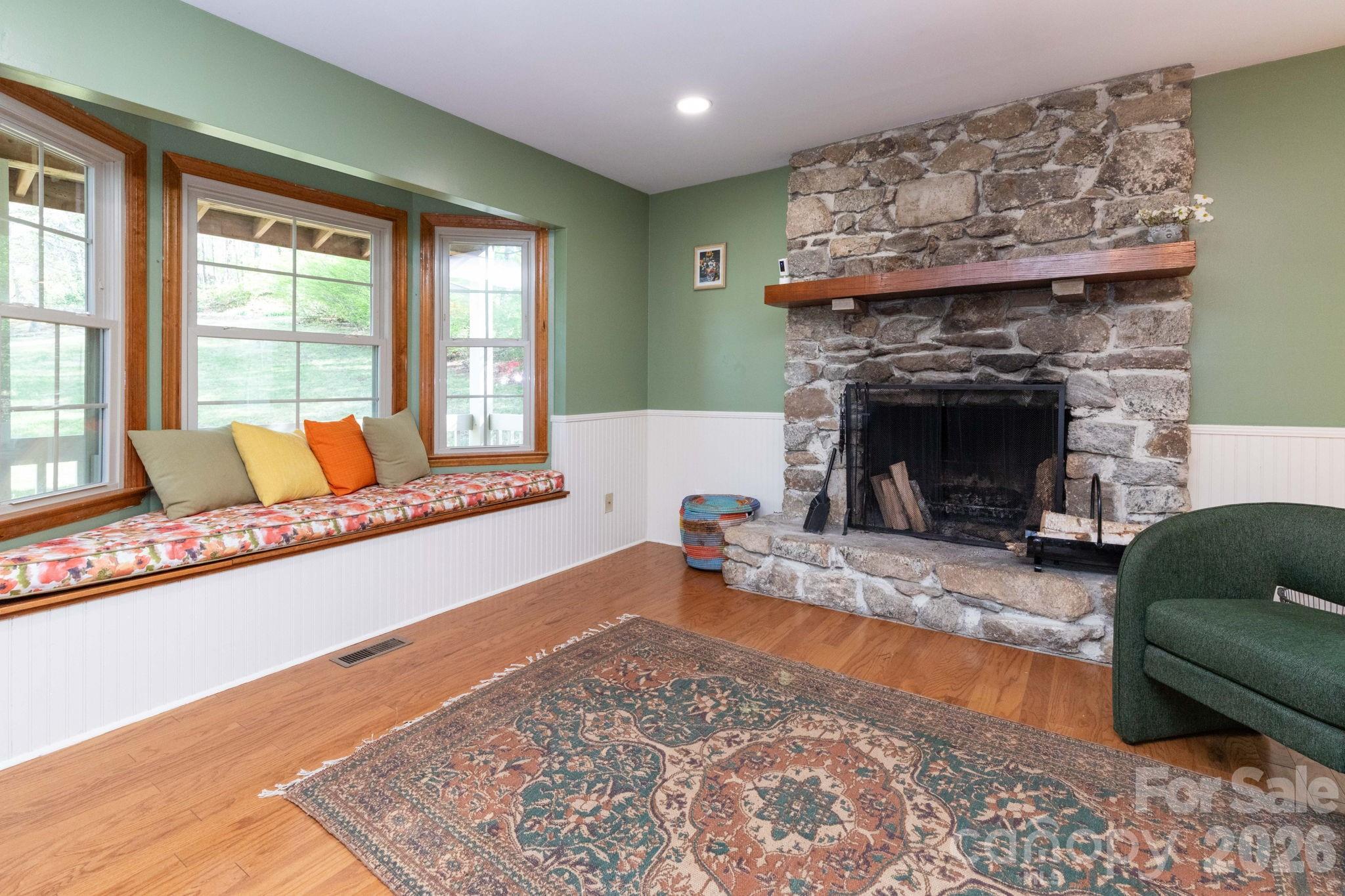 121 Churchill Downs Drive — Fairview