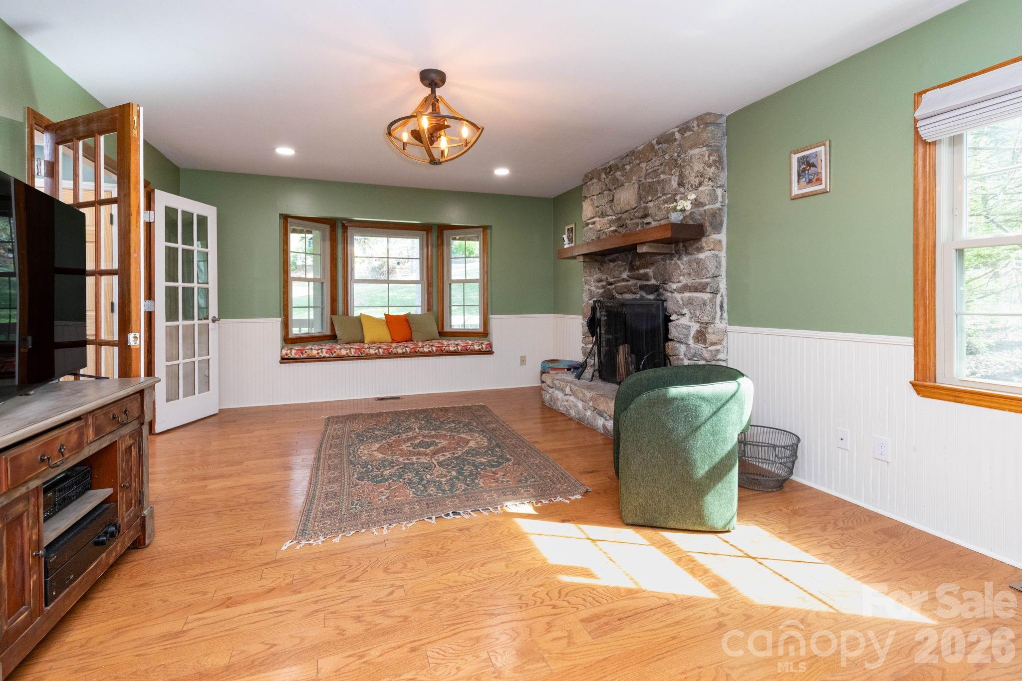 121 Churchill Downs Drive — Fairview