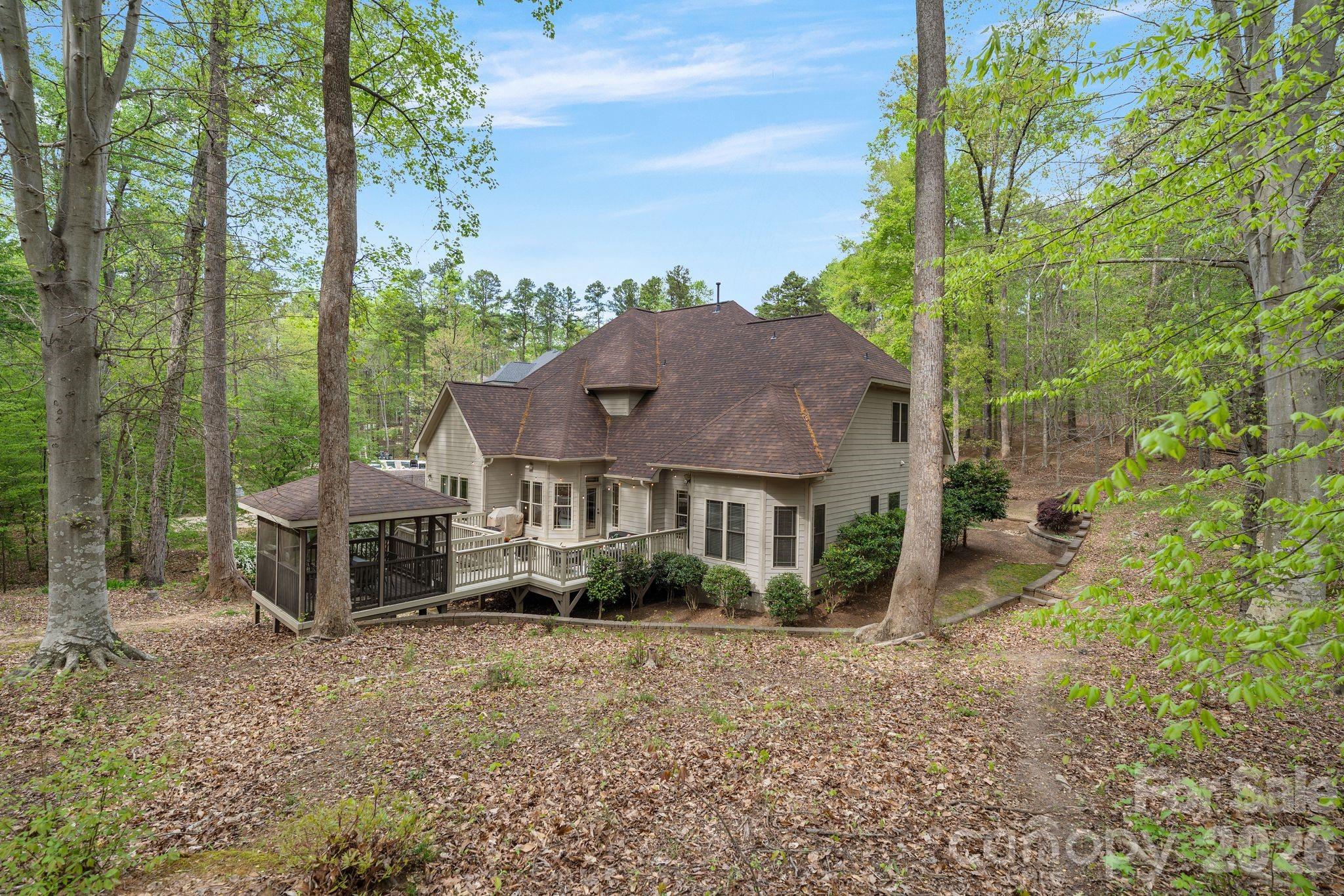 109 Hawksnest Lane — Mooresville