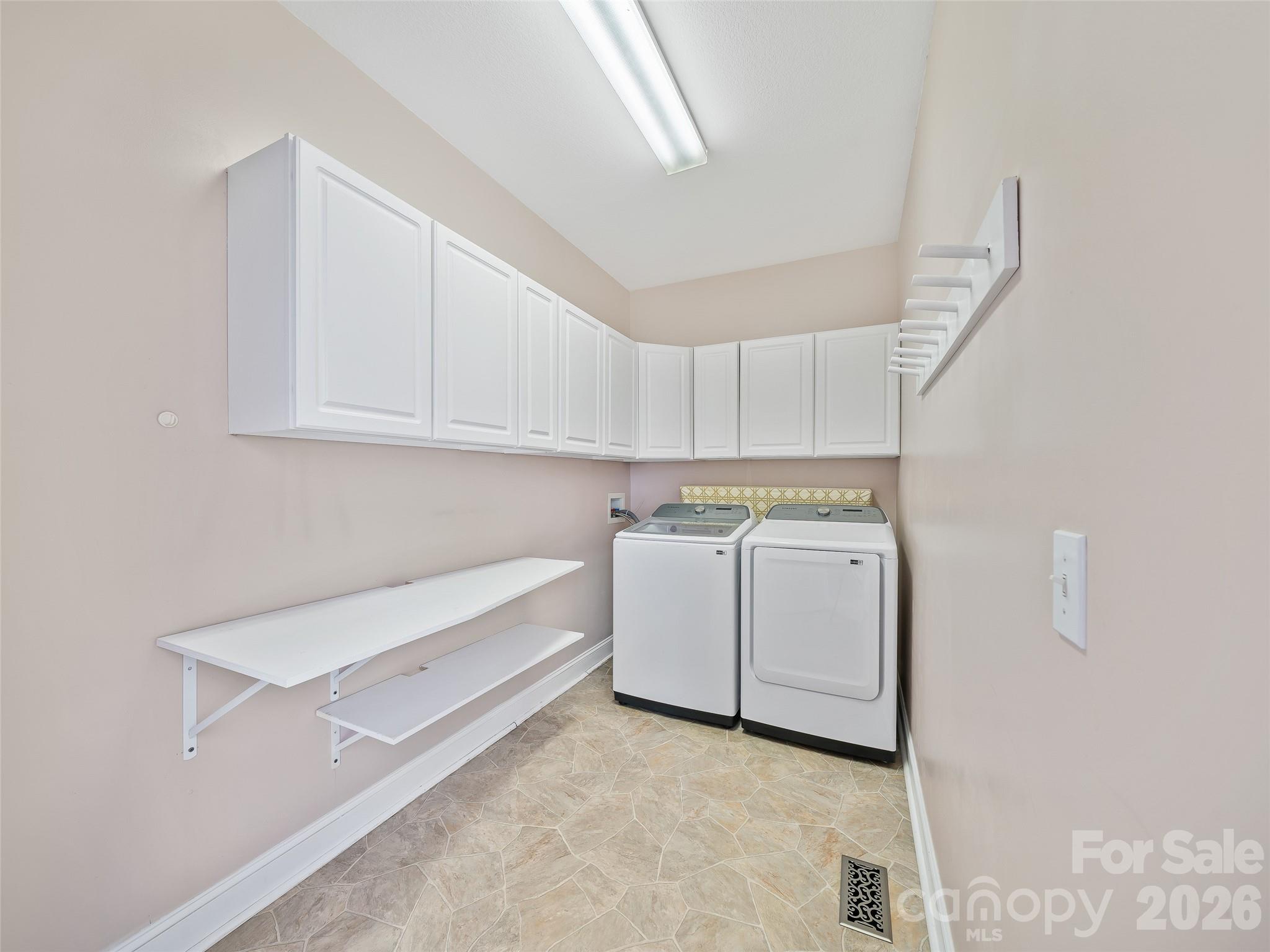 25 Ashefield Court — Hendersonville