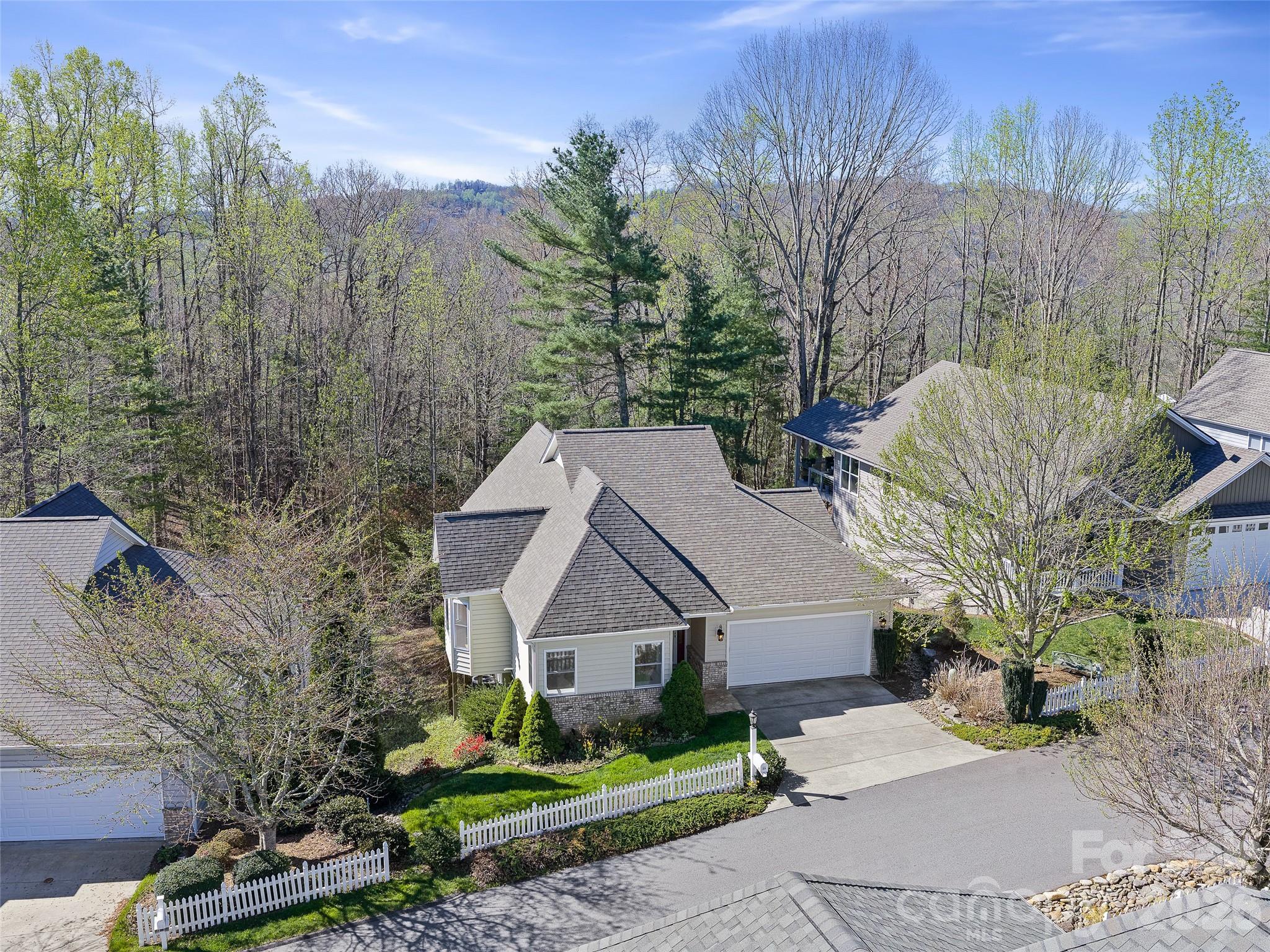 25 Ashefield Court — Hendersonville
