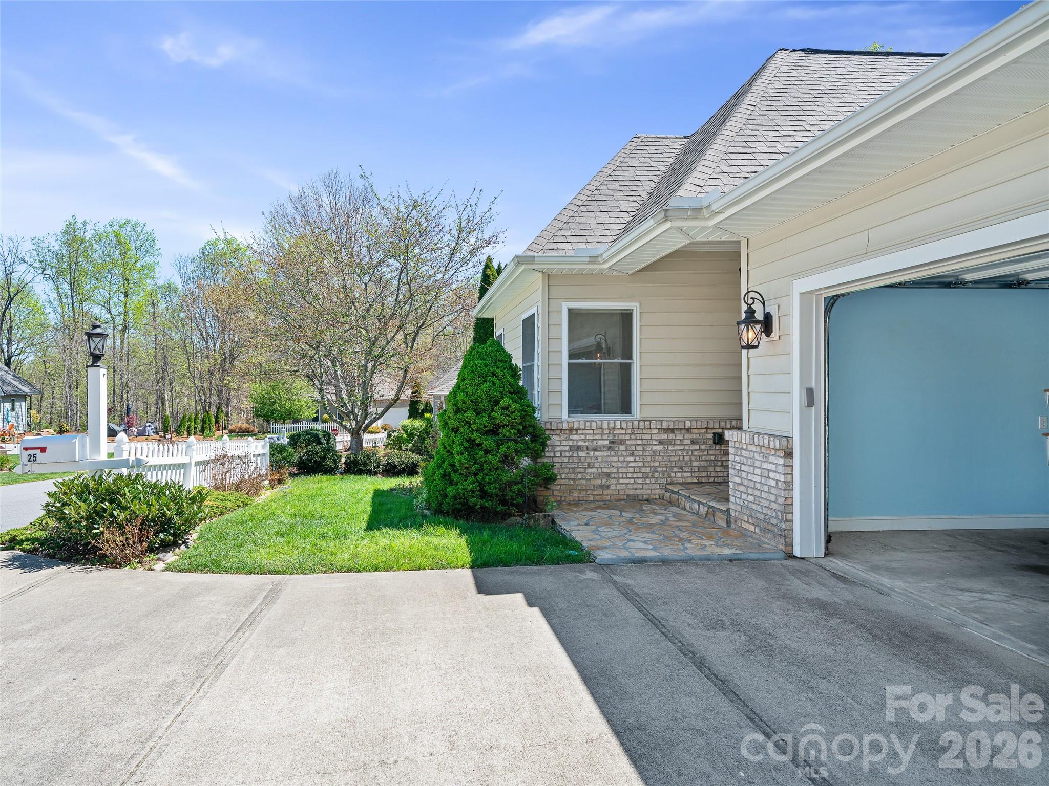 25 Ashefield Court — Hendersonville