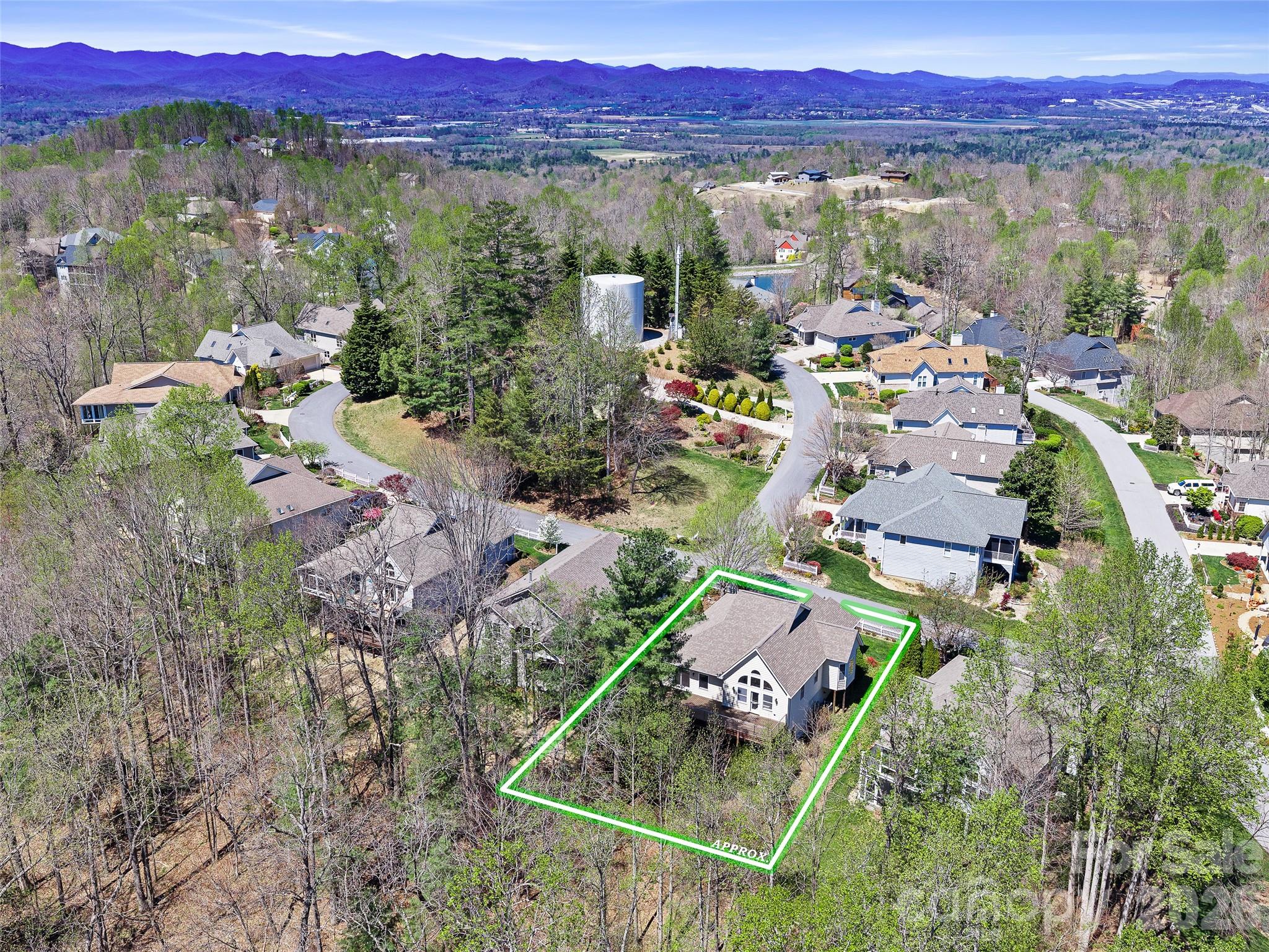 25 Ashefield Court — Hendersonville