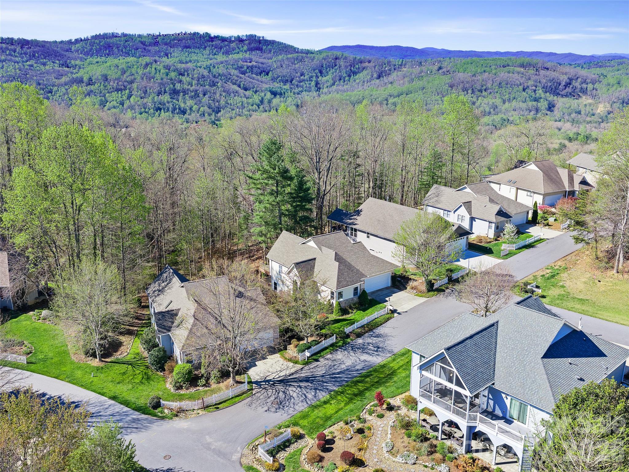 25 Ashefield Court — Hendersonville