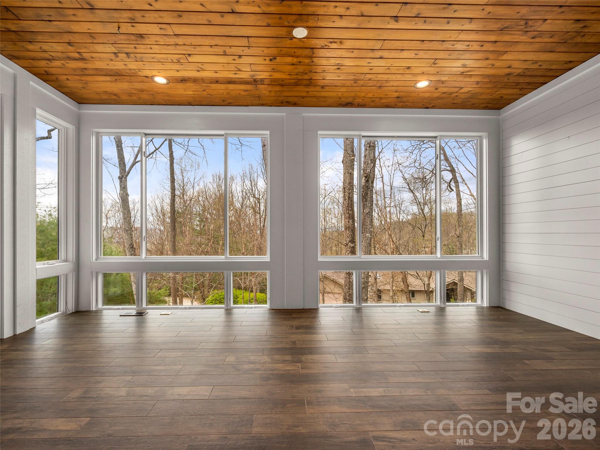 69 Old Hickory Trail — Hendersonville