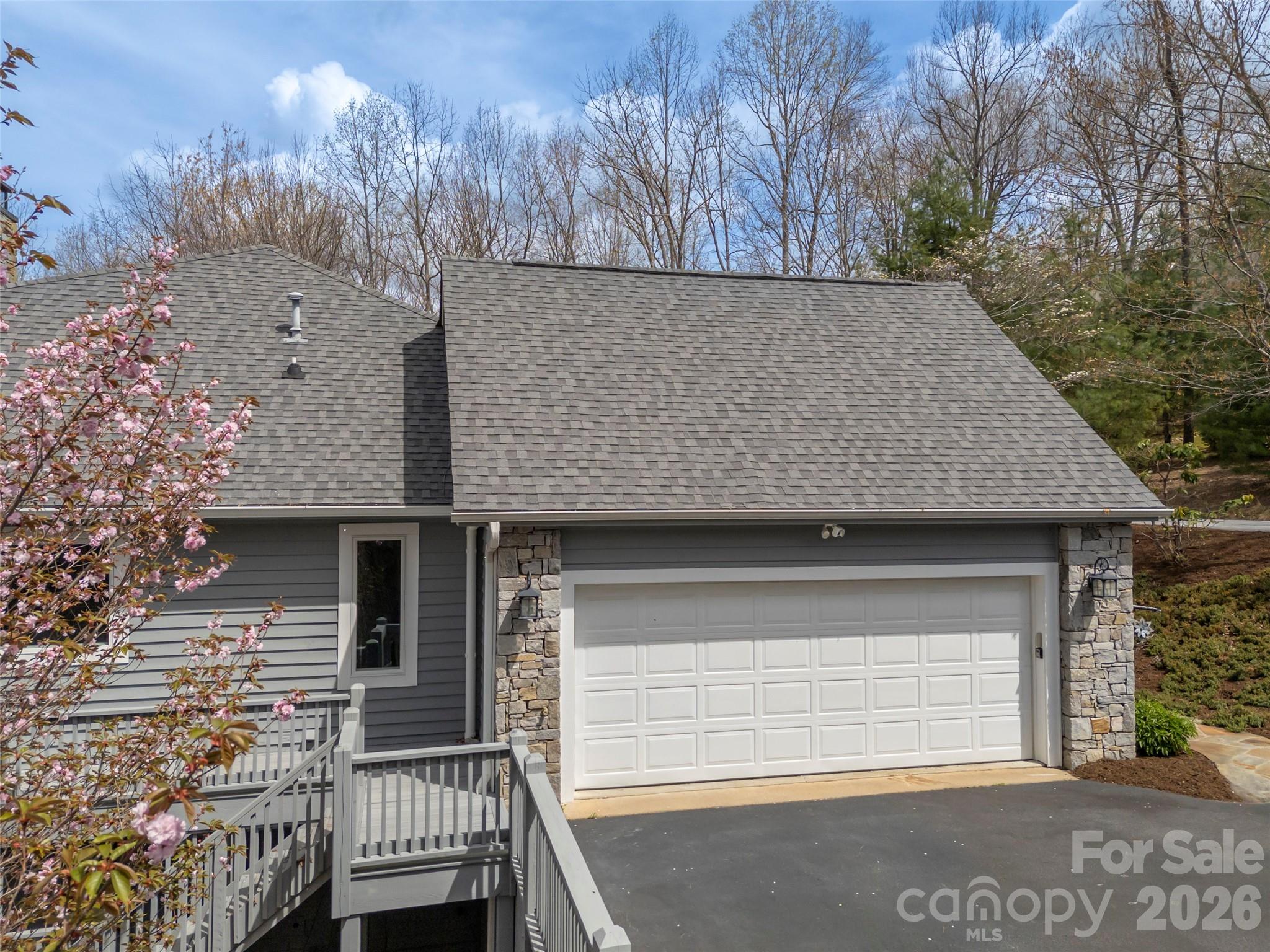 69 Old Hickory Trail — Hendersonville