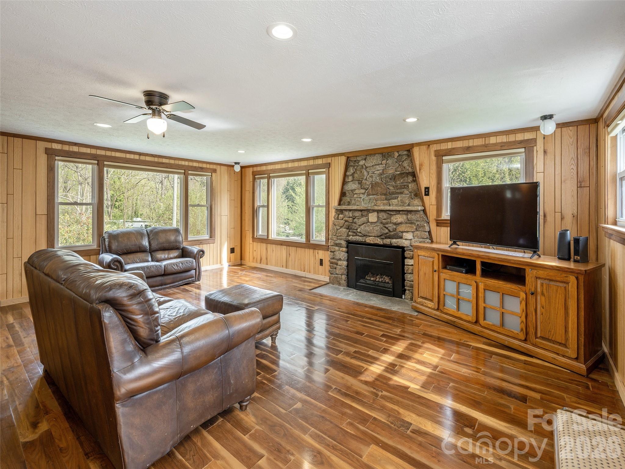 91 Rice Branch Road — Asheville