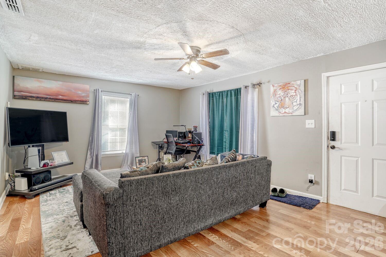 409 W Norment Avenue — Gastonia