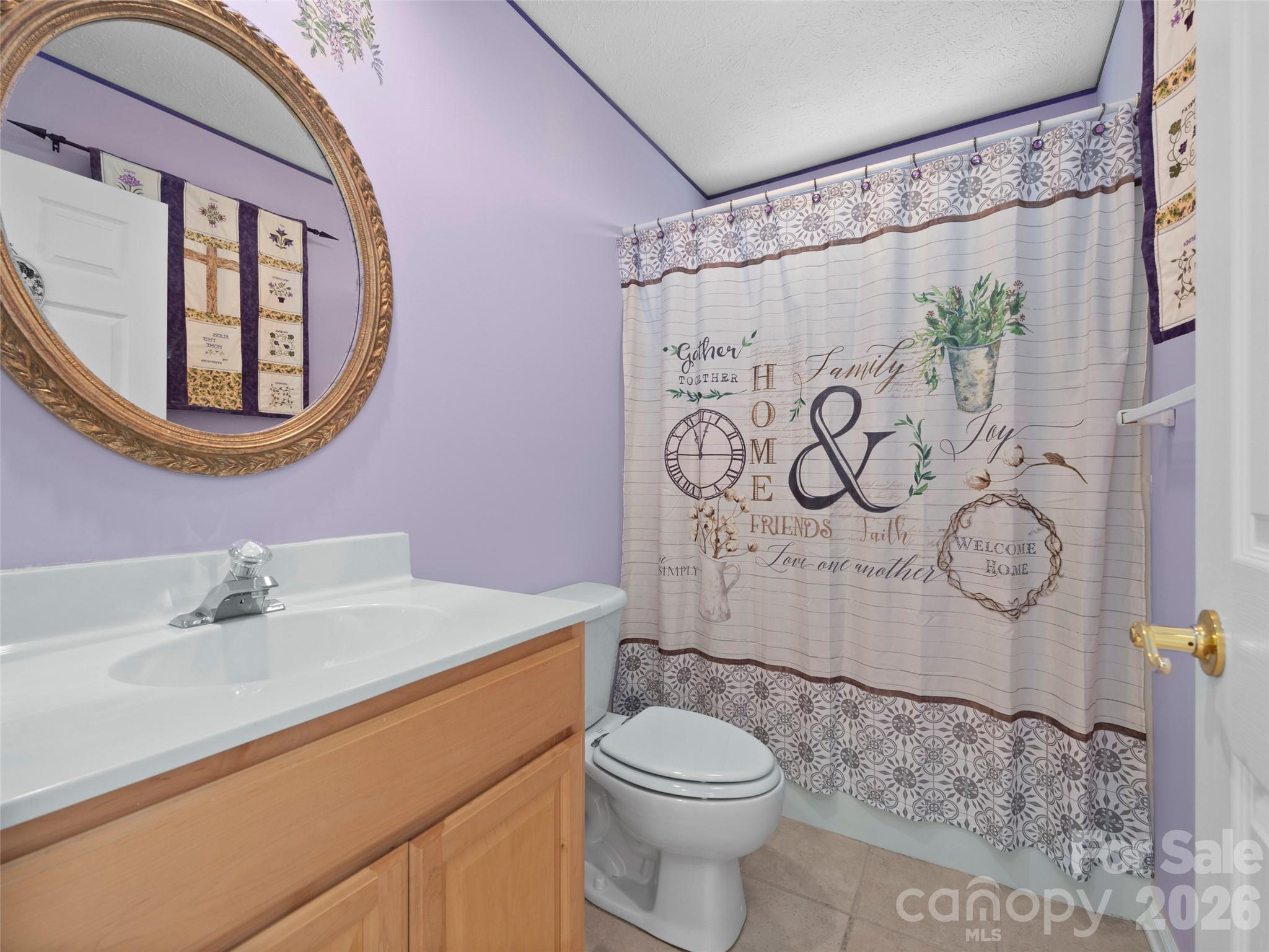 21 Old Applewood Lane — Hendersonville