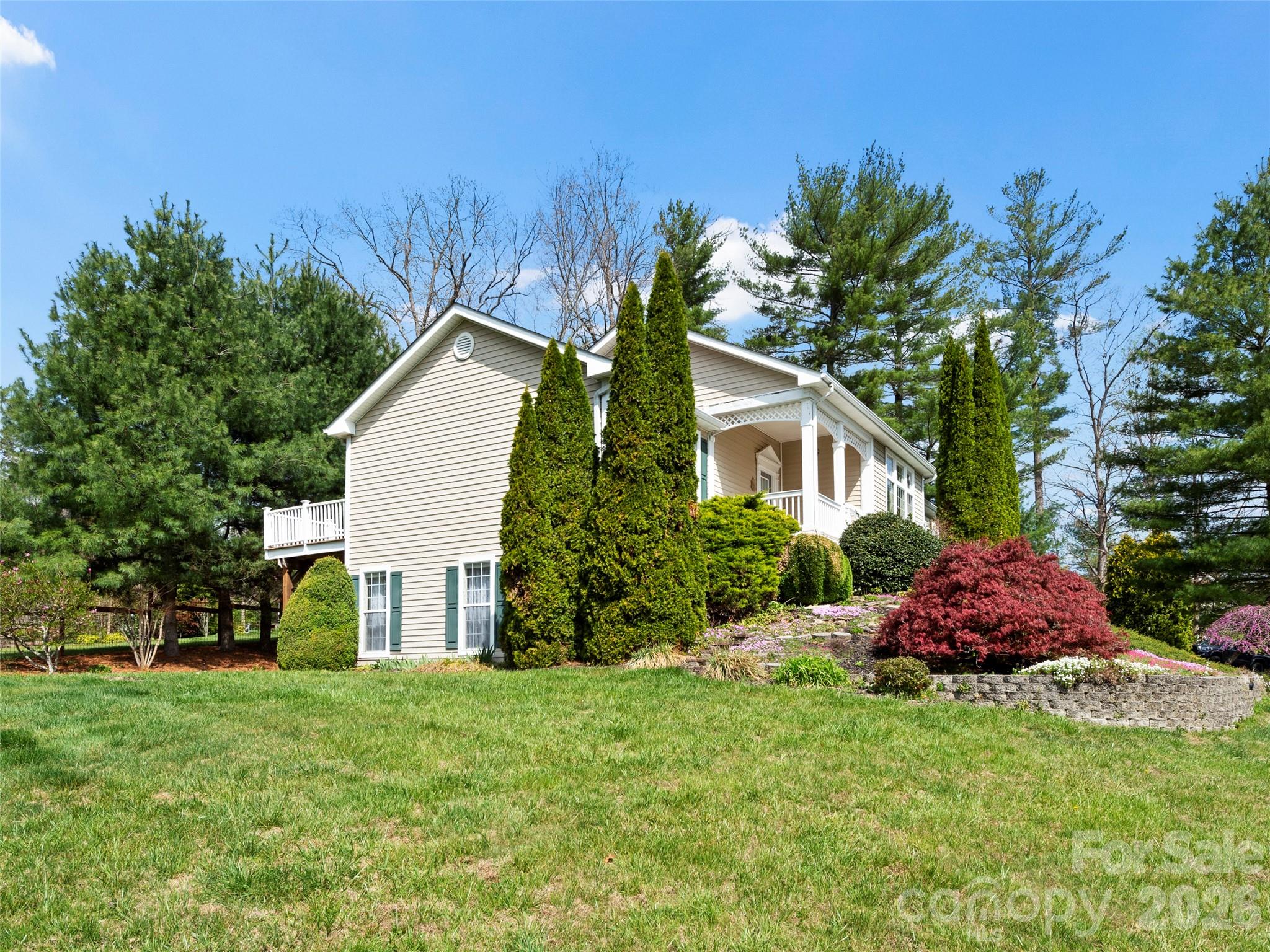 21 Old Applewood Lane — Hendersonville