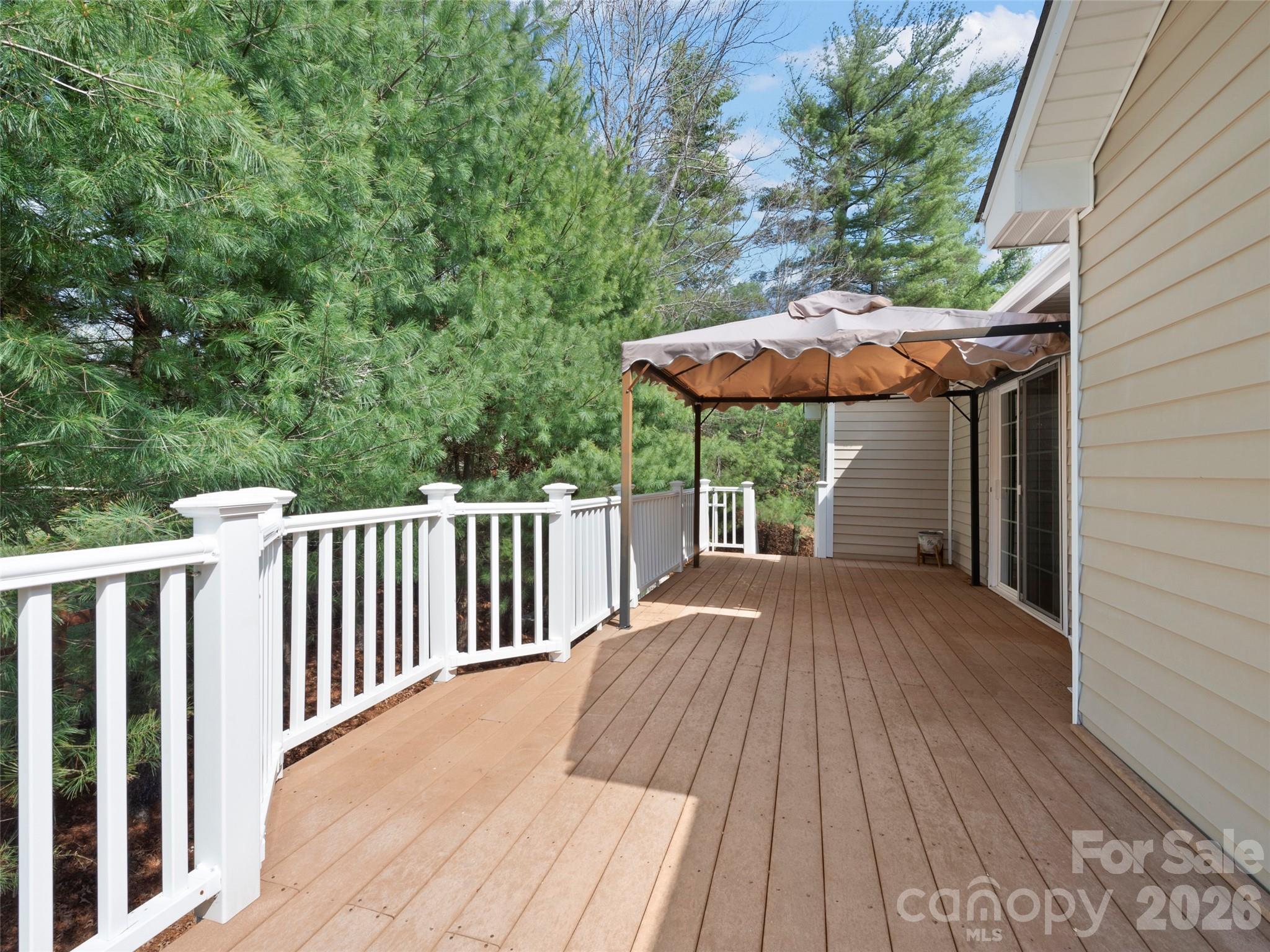 21 Old Applewood Lane — Hendersonville