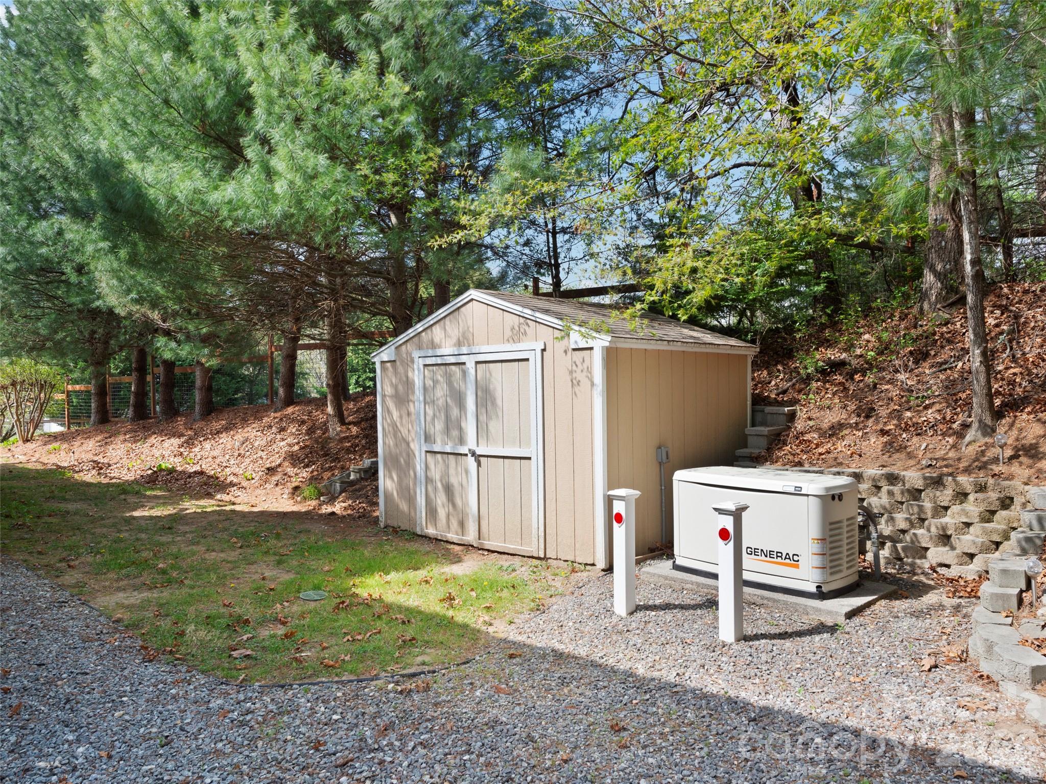 21 Old Applewood Lane — Hendersonville