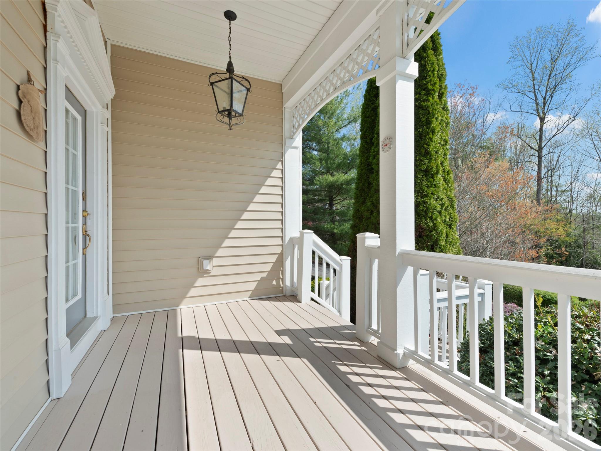 21 Old Applewood Lane — Hendersonville