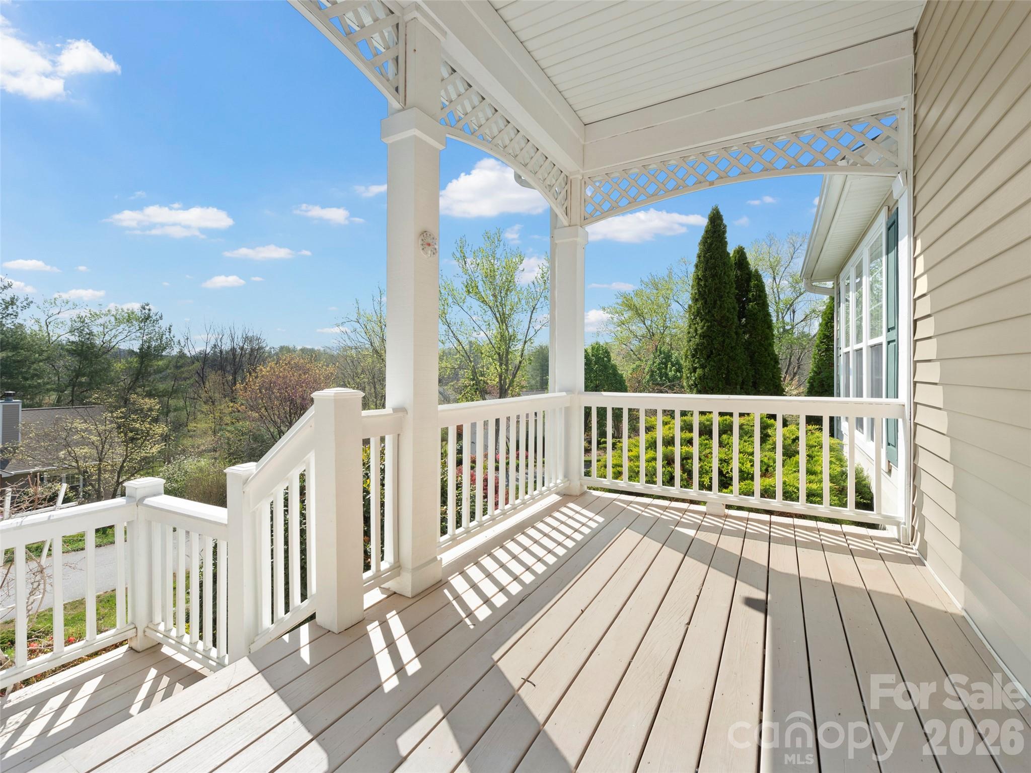 21 Old Applewood Lane — Hendersonville
