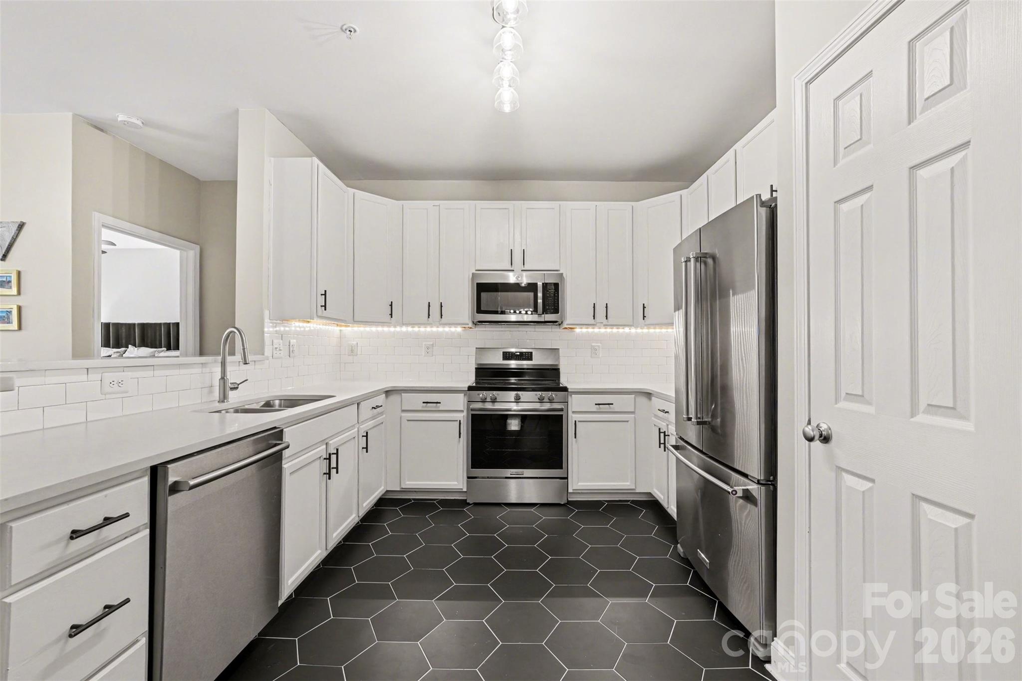 1000 E Woodlawn Road #111 — Charlotte