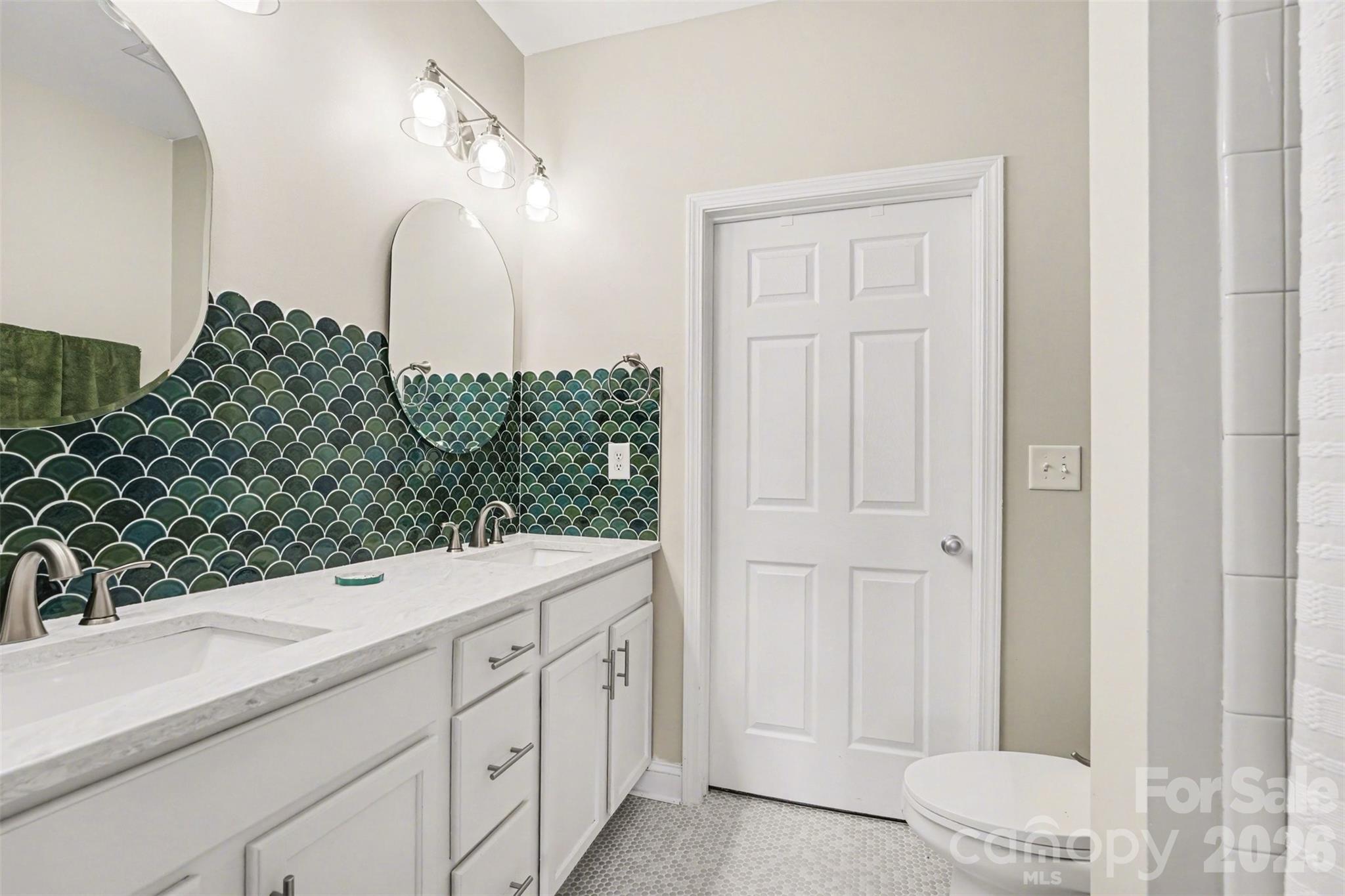 1000 E Woodlawn Road #111 — Charlotte