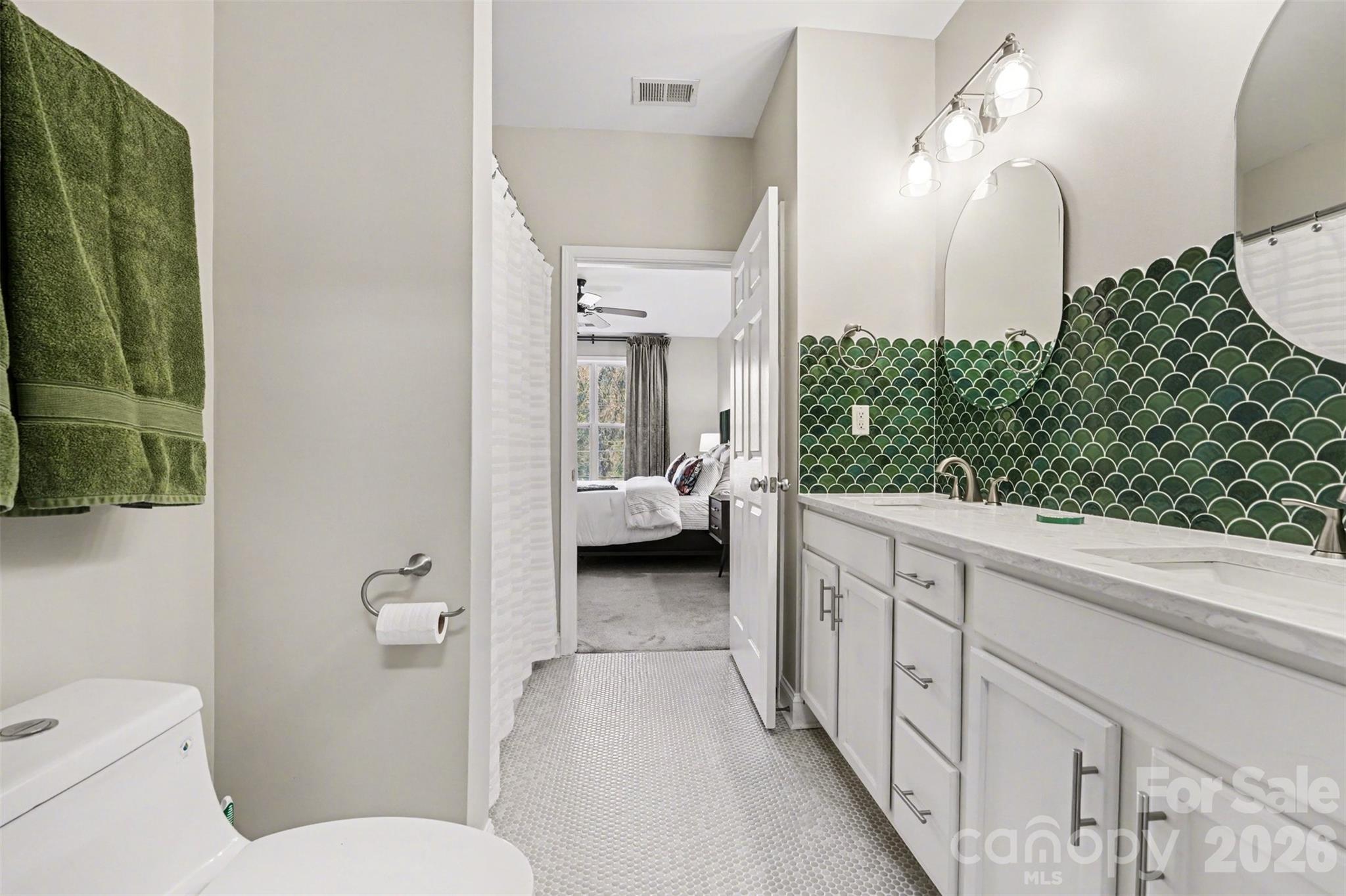 1000 E Woodlawn Road #111 — Charlotte