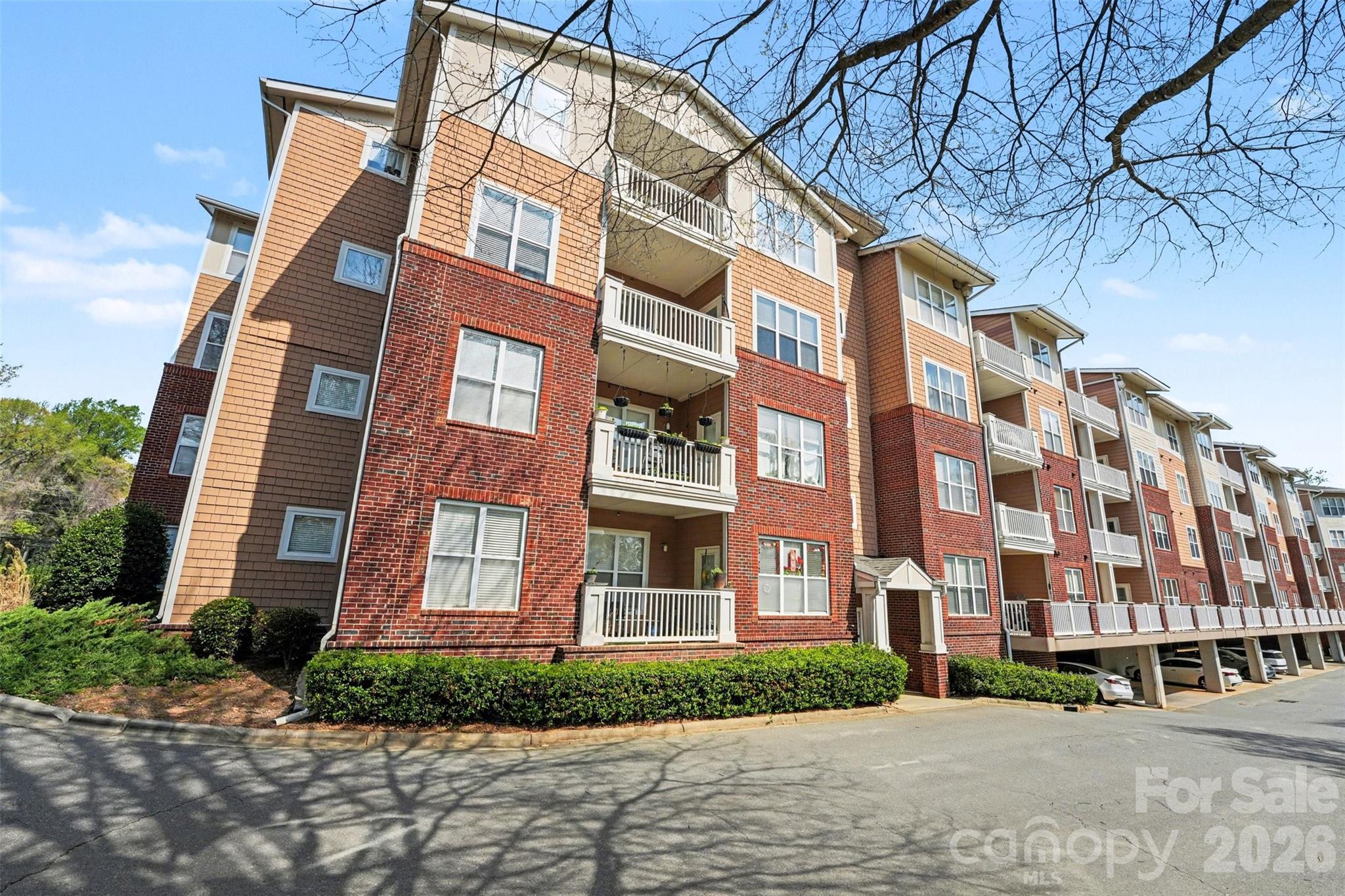1000 E Woodlawn Road #111 — Charlotte