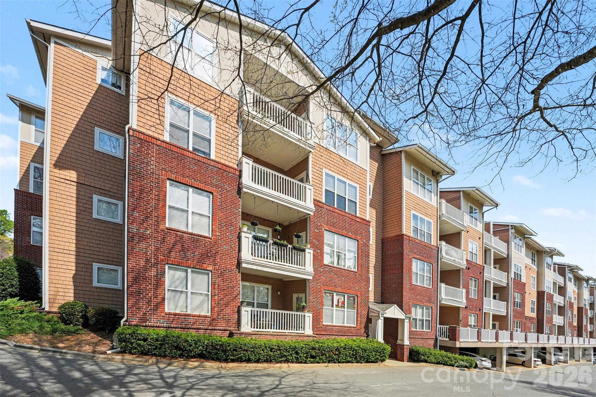1000 E Woodlawn Road #111 — Charlotte