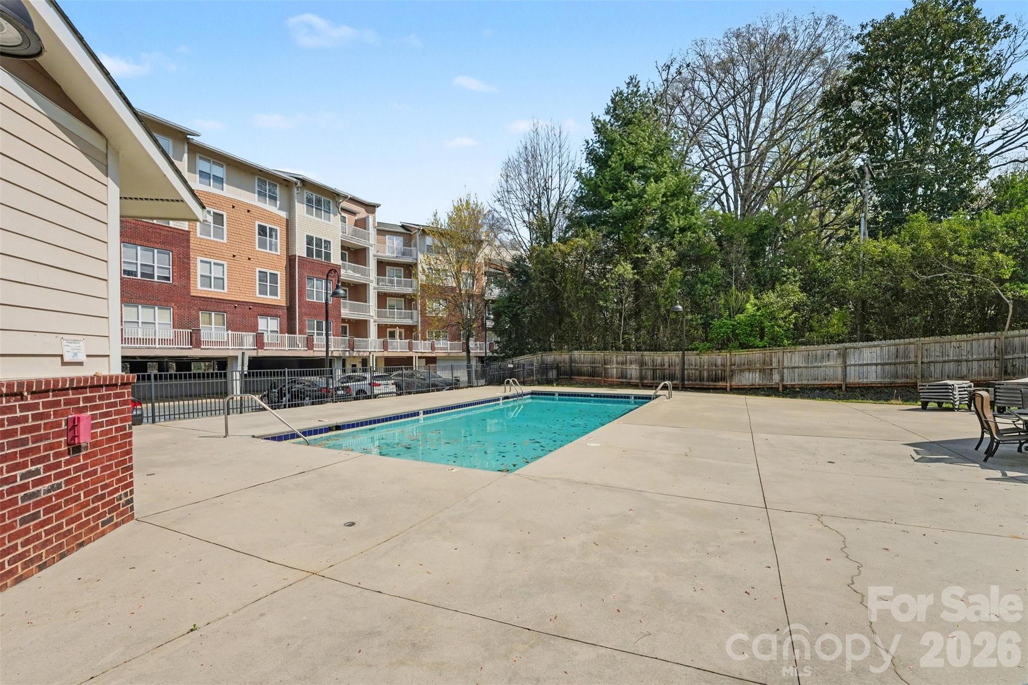 1000 E Woodlawn Road #111 — Charlotte