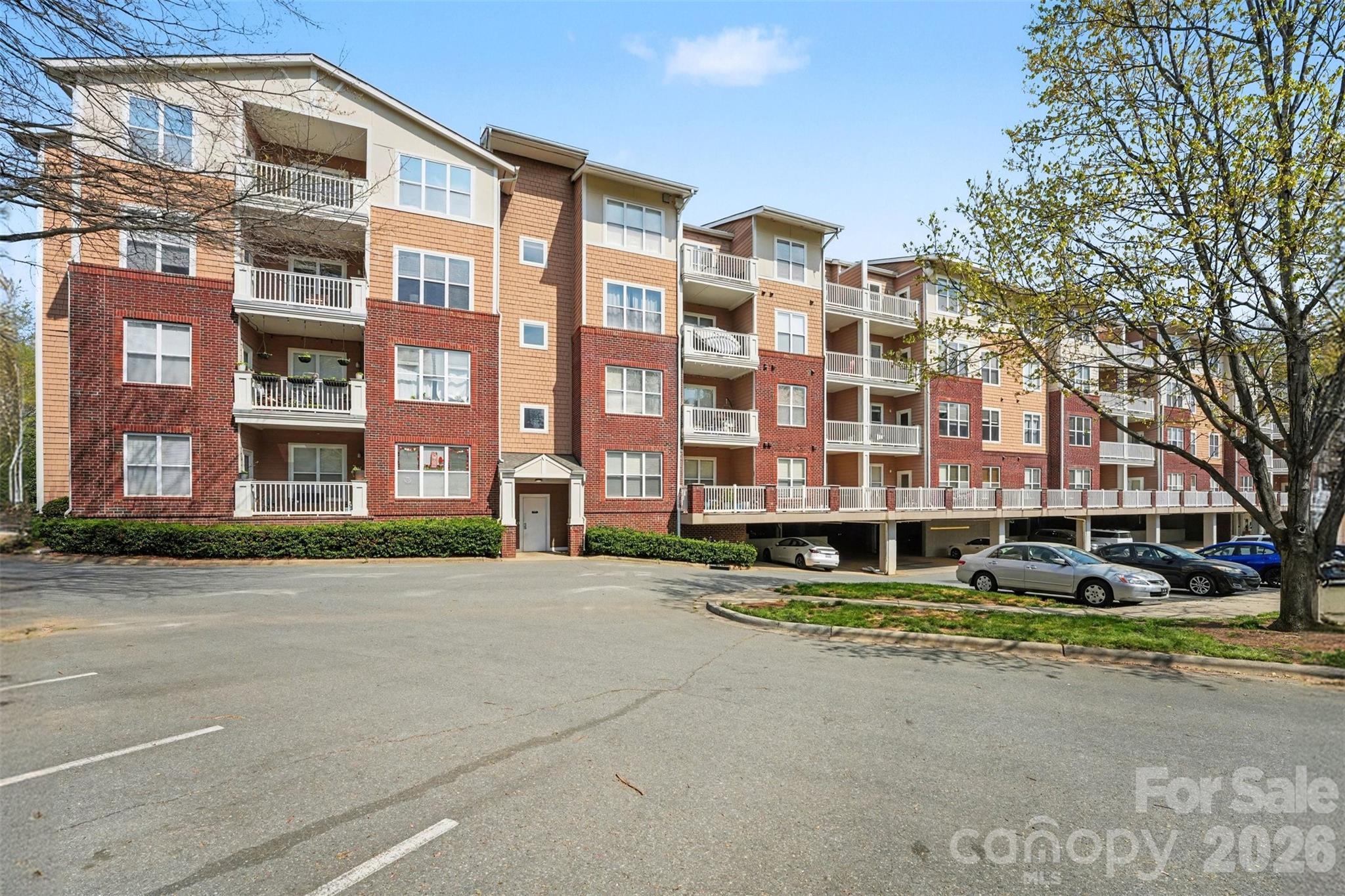 1000 E Woodlawn Road #111 — Charlotte