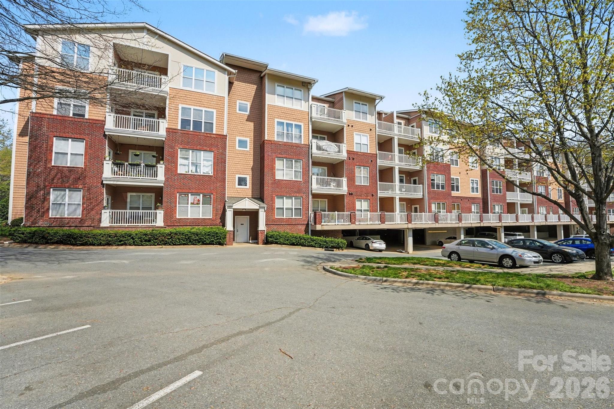 1000 E Woodlawn Road #111 — Charlotte