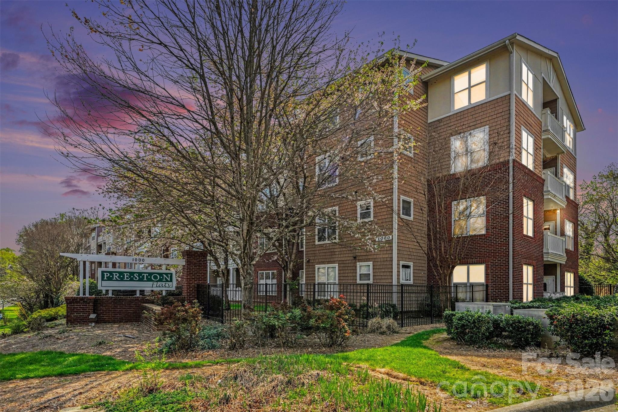1000 E Woodlawn Road #111 — Charlotte