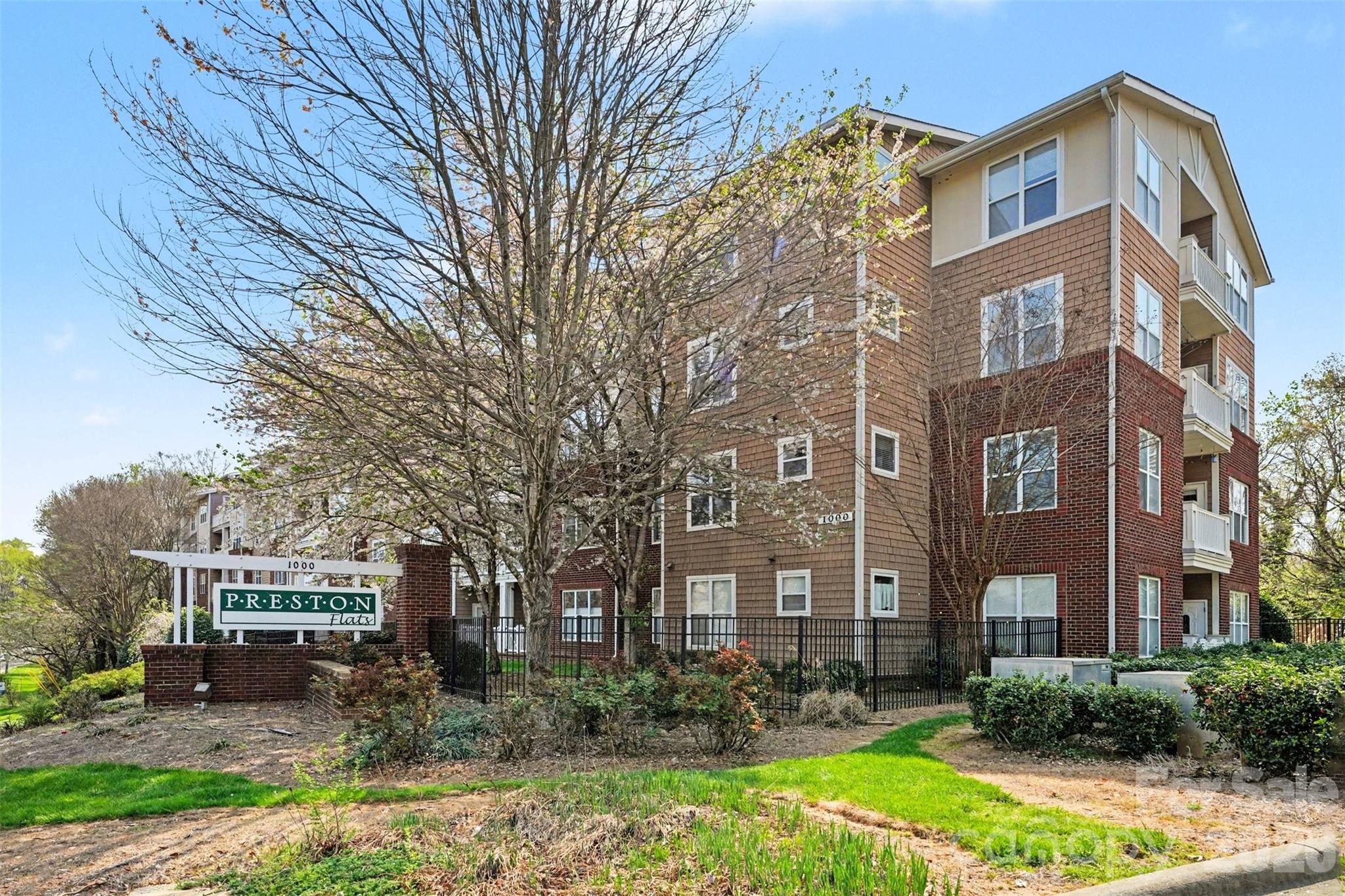 1000 E Woodlawn Road #111 — Charlotte