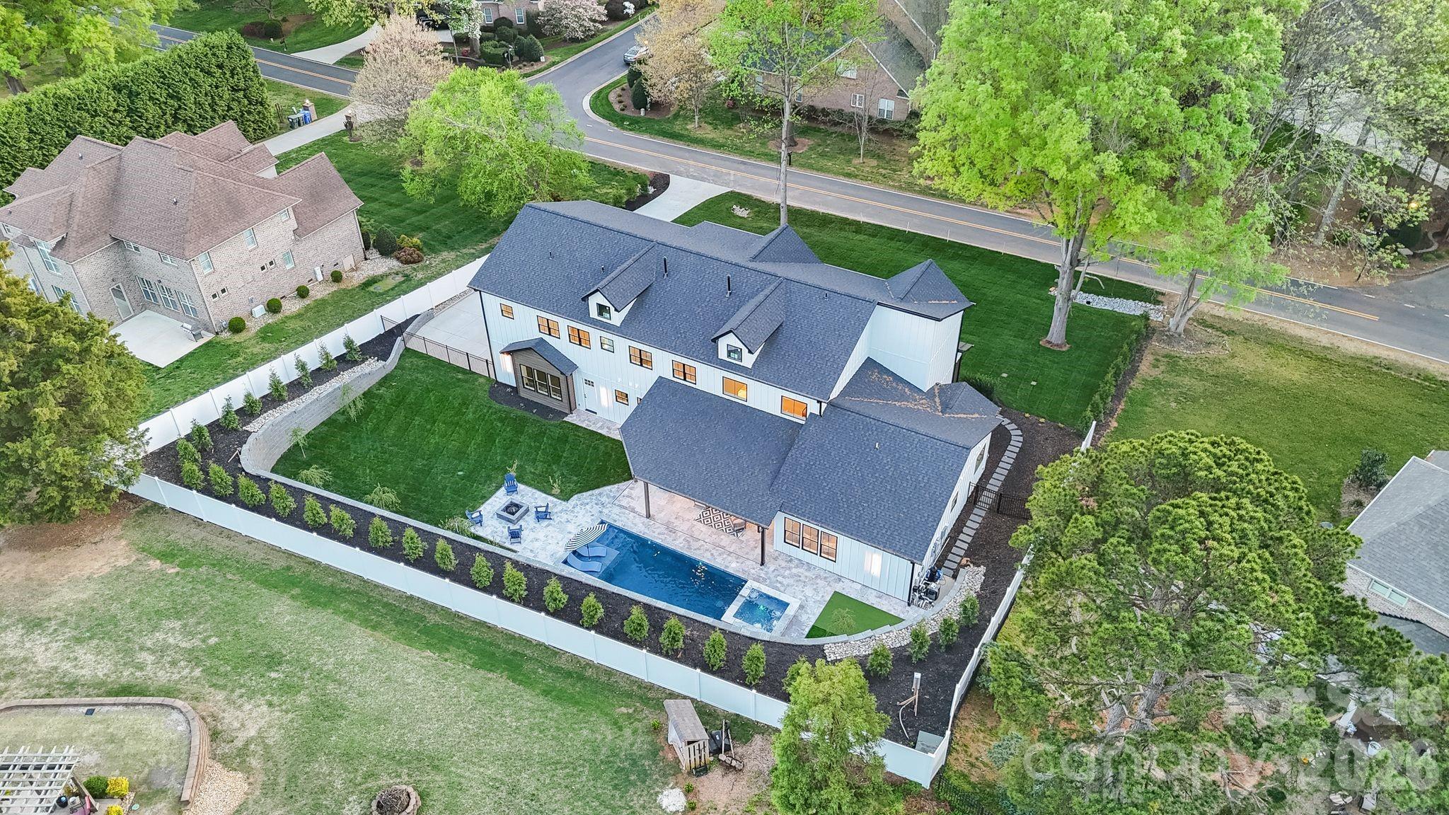 475 Canvasback Road — Mooresville