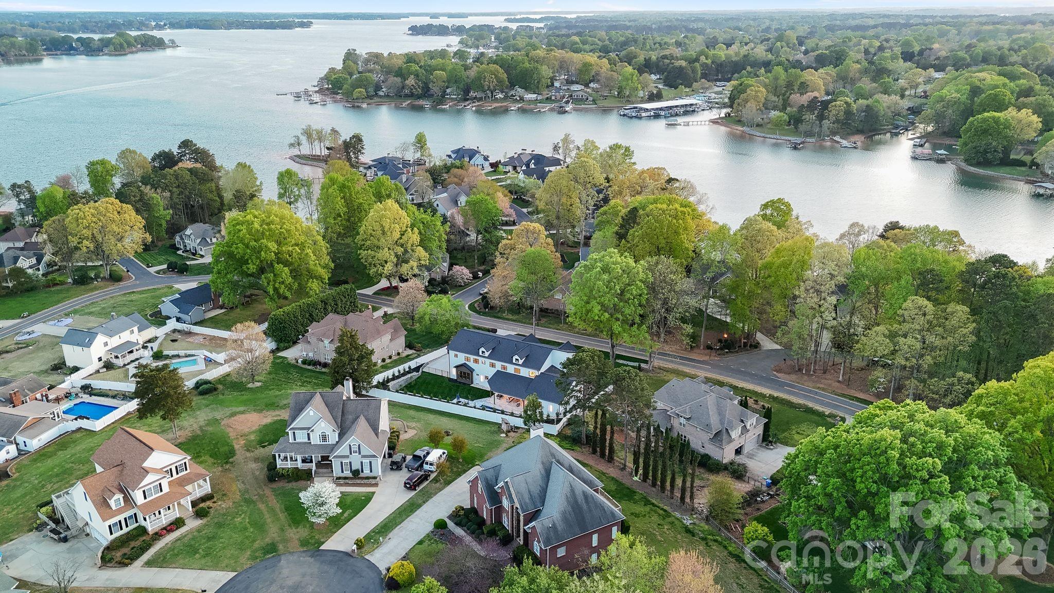 475 Canvasback Road — Mooresville