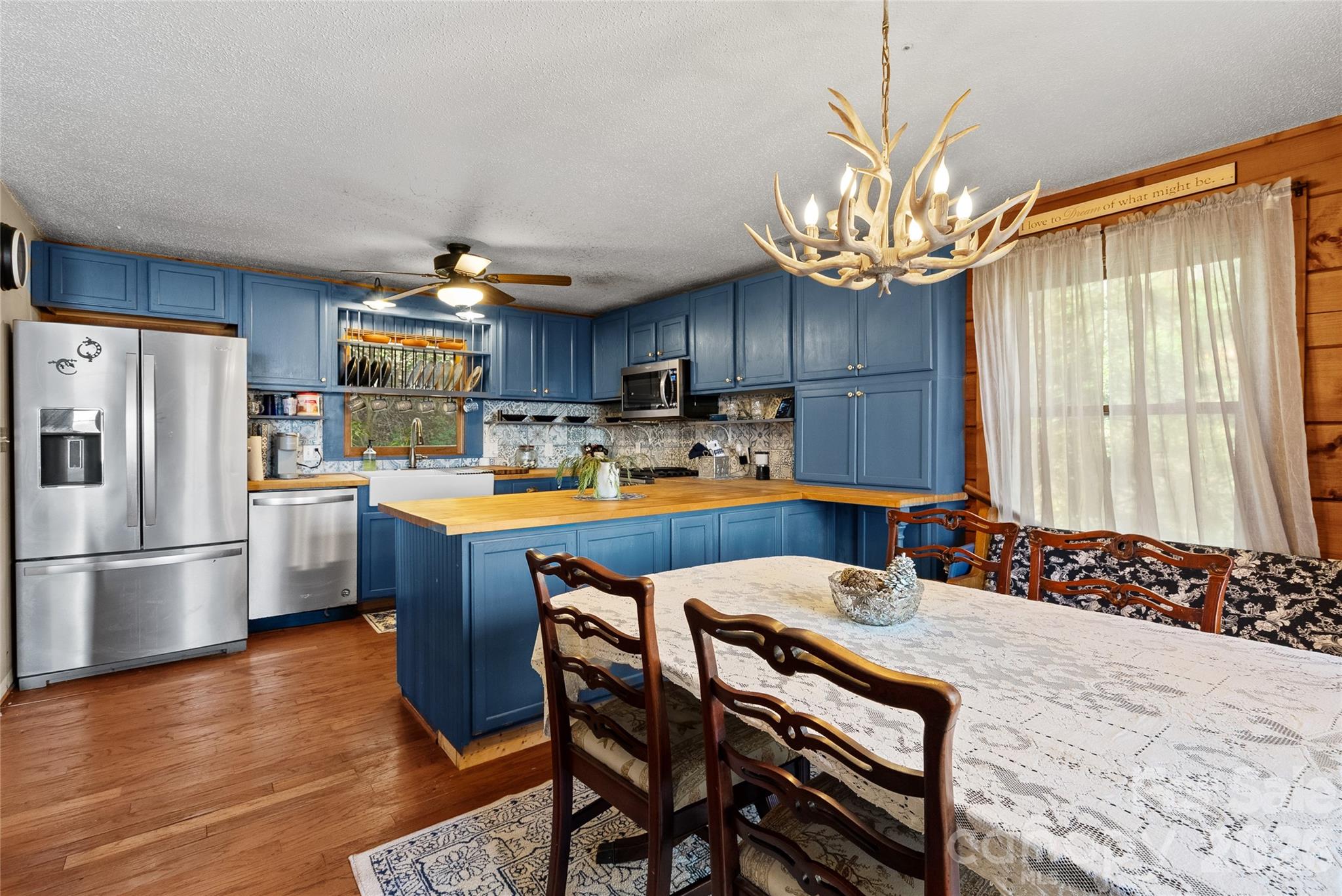 343 Chestnut Village Lane #11 & 12 — Mars Hill