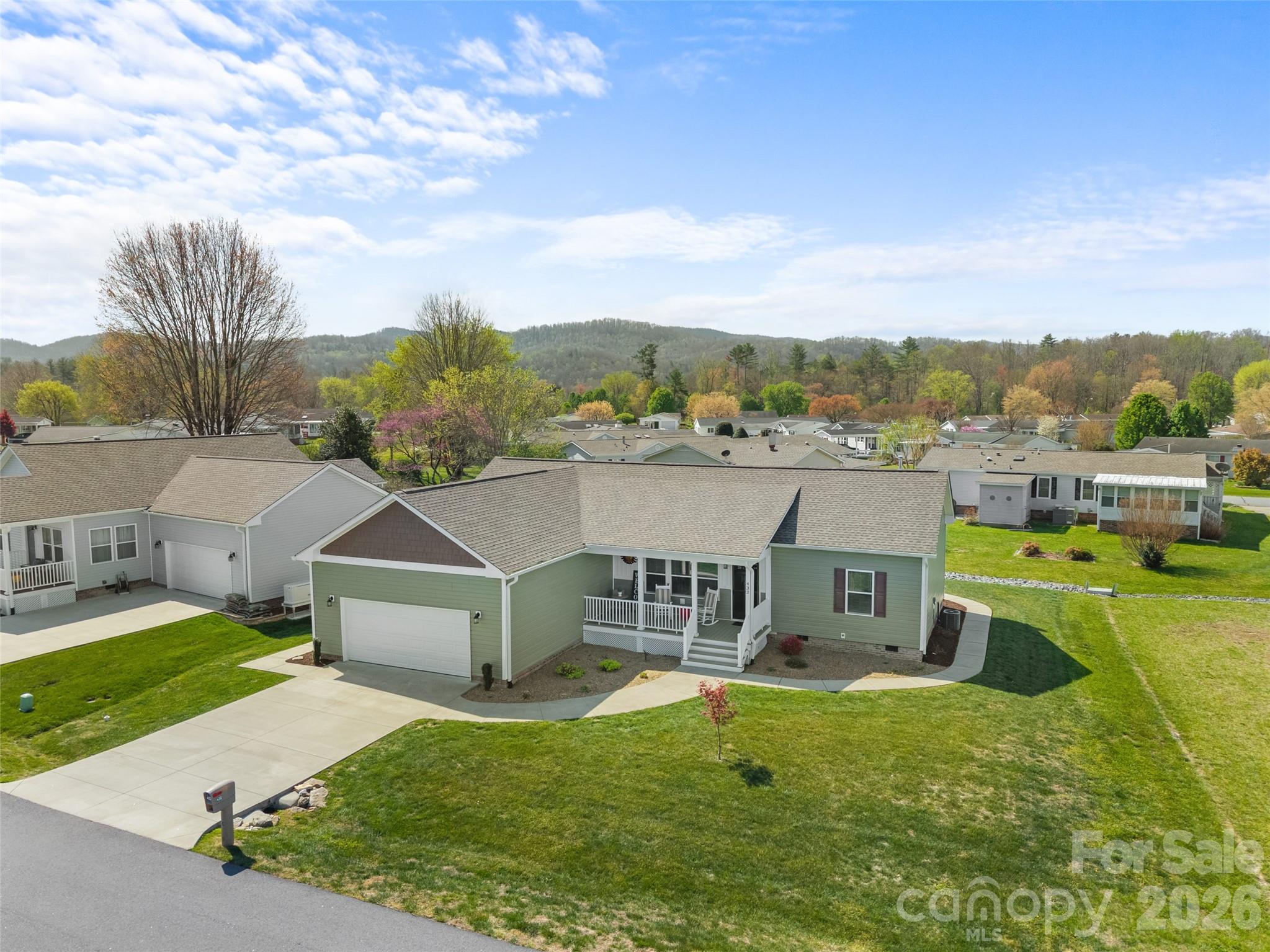 432 Sassafras Drive — Hendersonville
