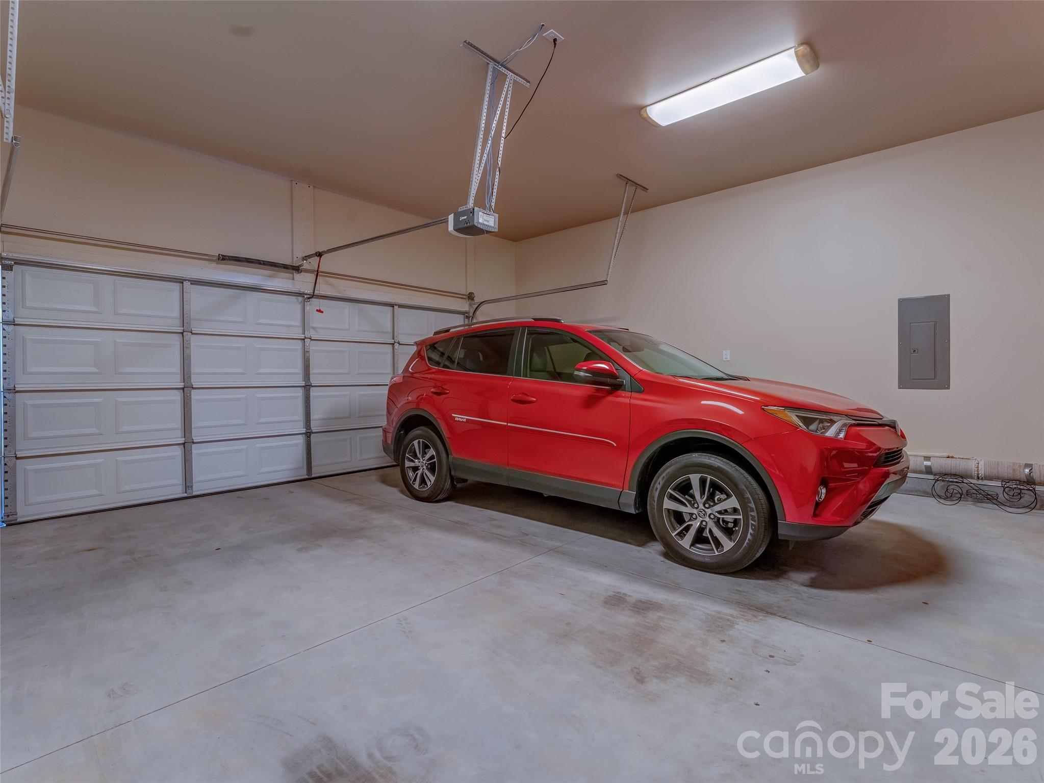432 Sassafras Drive — Hendersonville