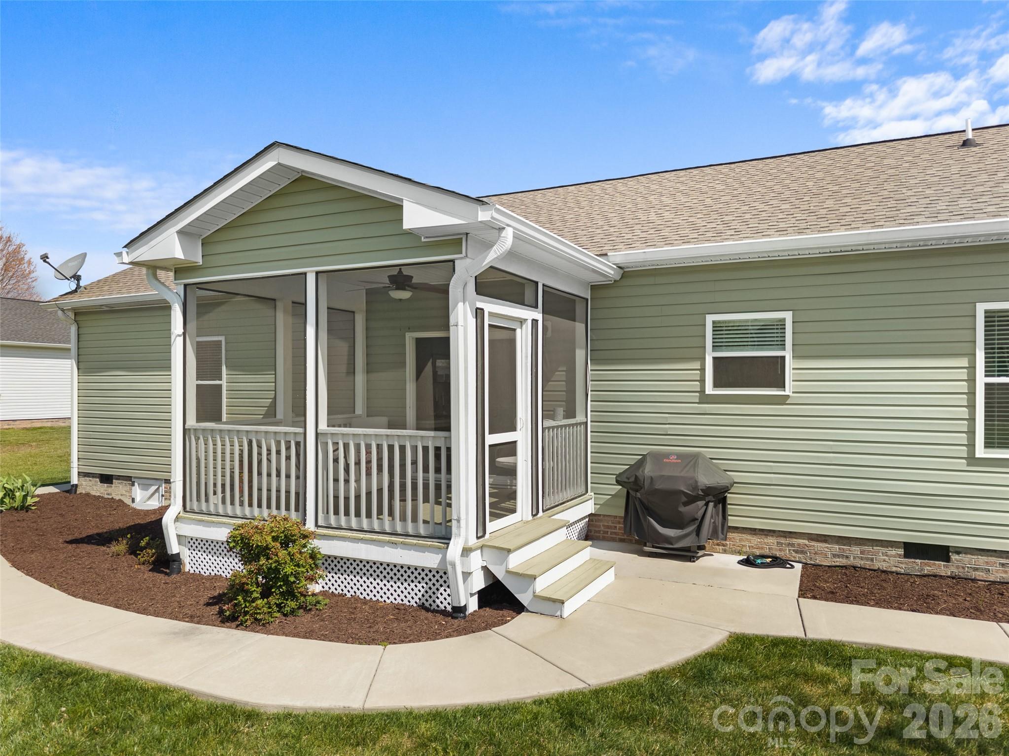 432 Sassafras Drive — Hendersonville