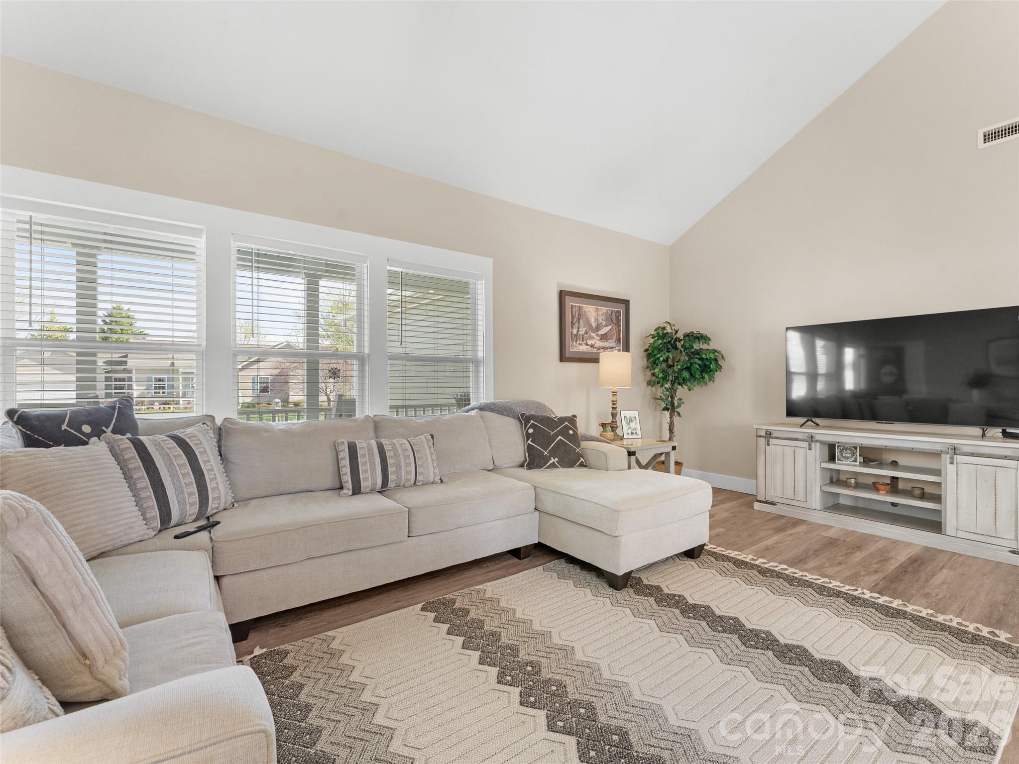 432 Sassafras Drive — Hendersonville