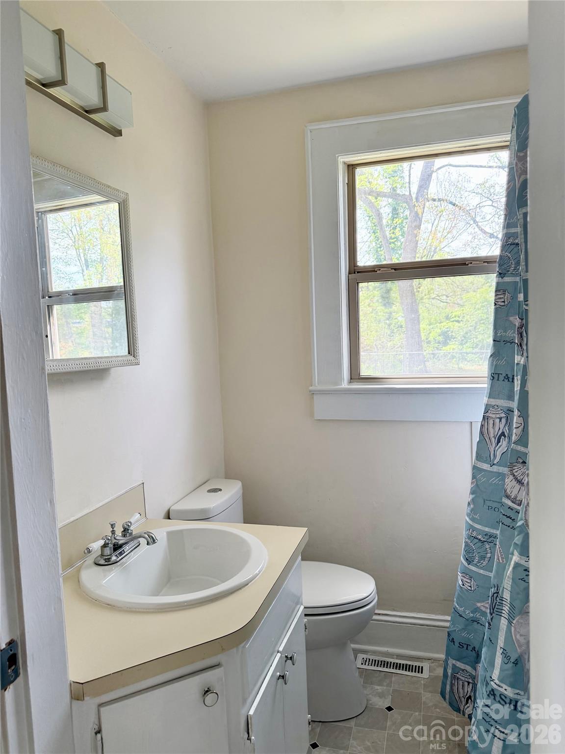 2025 28th Street NE — Hickory
