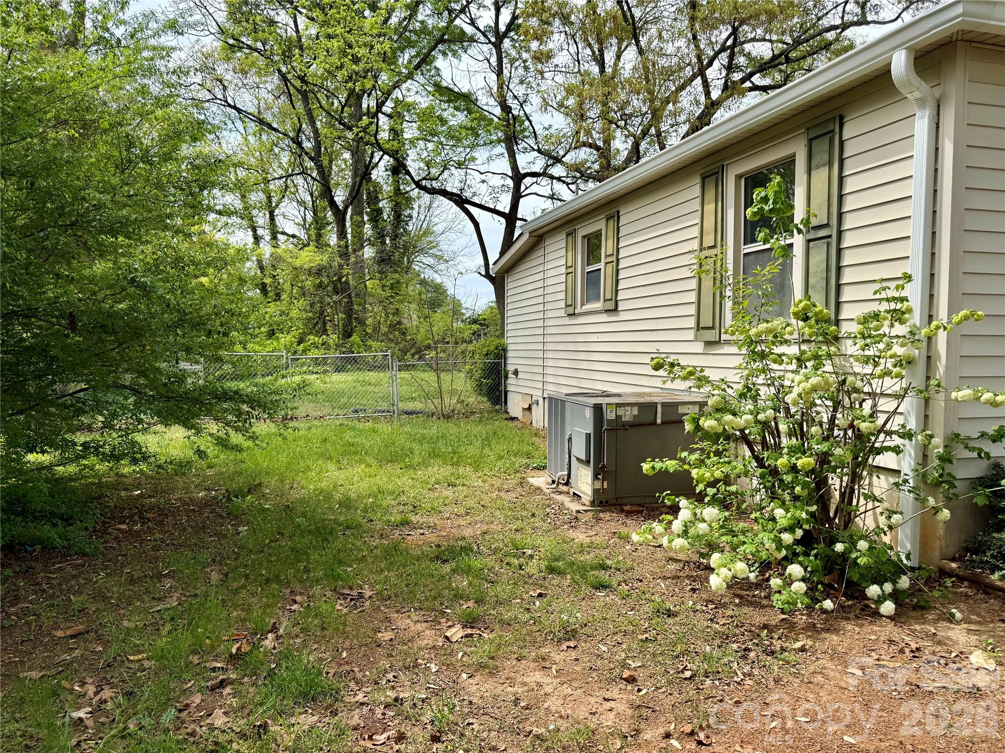 2025 28th Street NE — Hickory