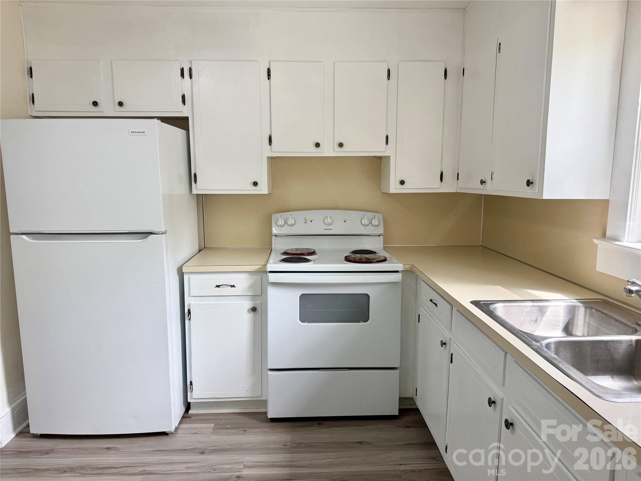 2025 28th Street NE — Hickory