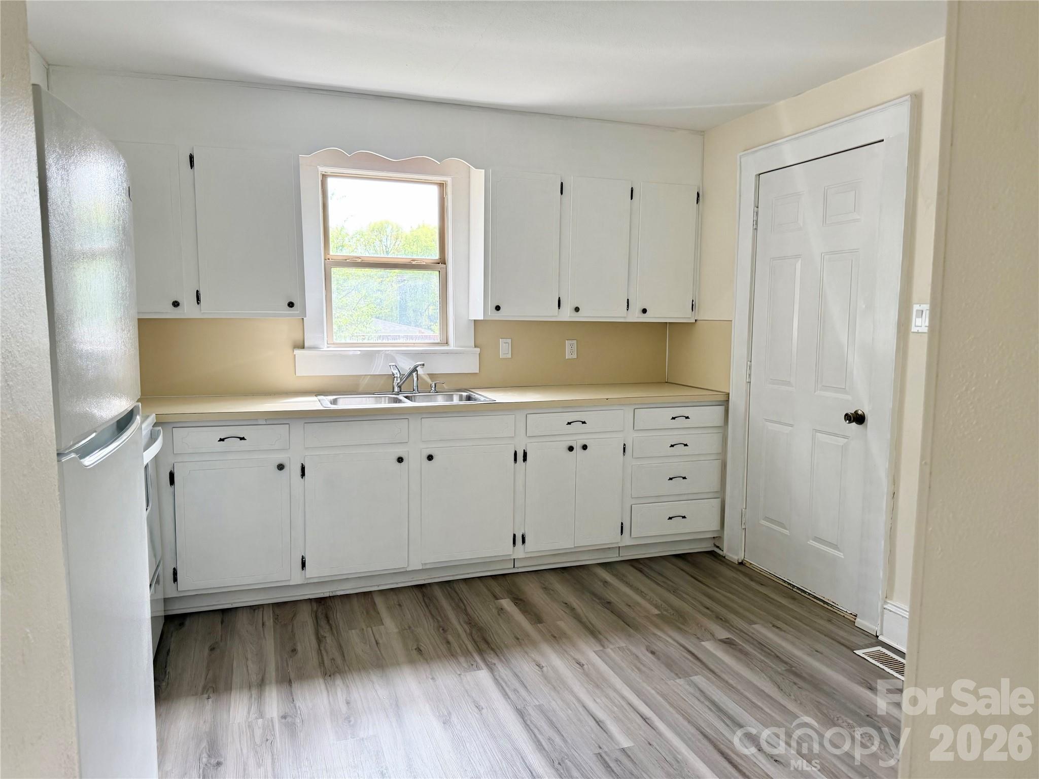 2025 28th Street NE — Hickory