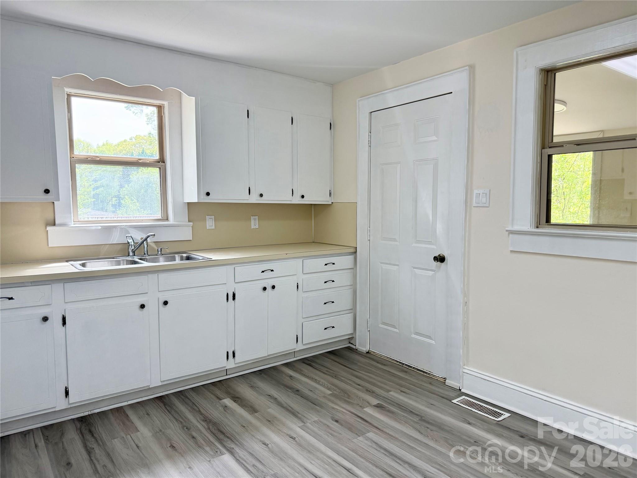 2025 28th Street NE — Hickory