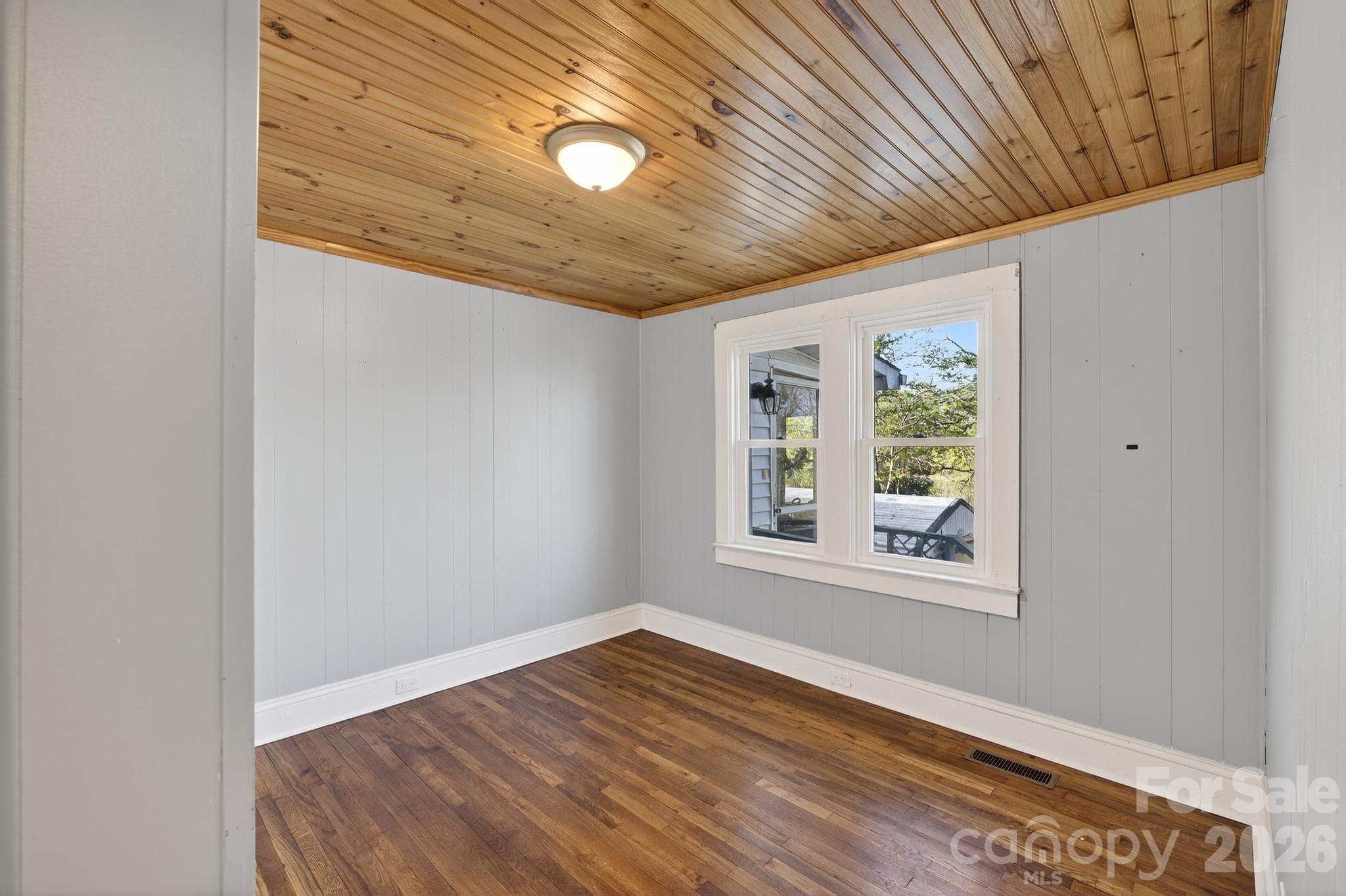 713 Prospect Street NW — Lenoir