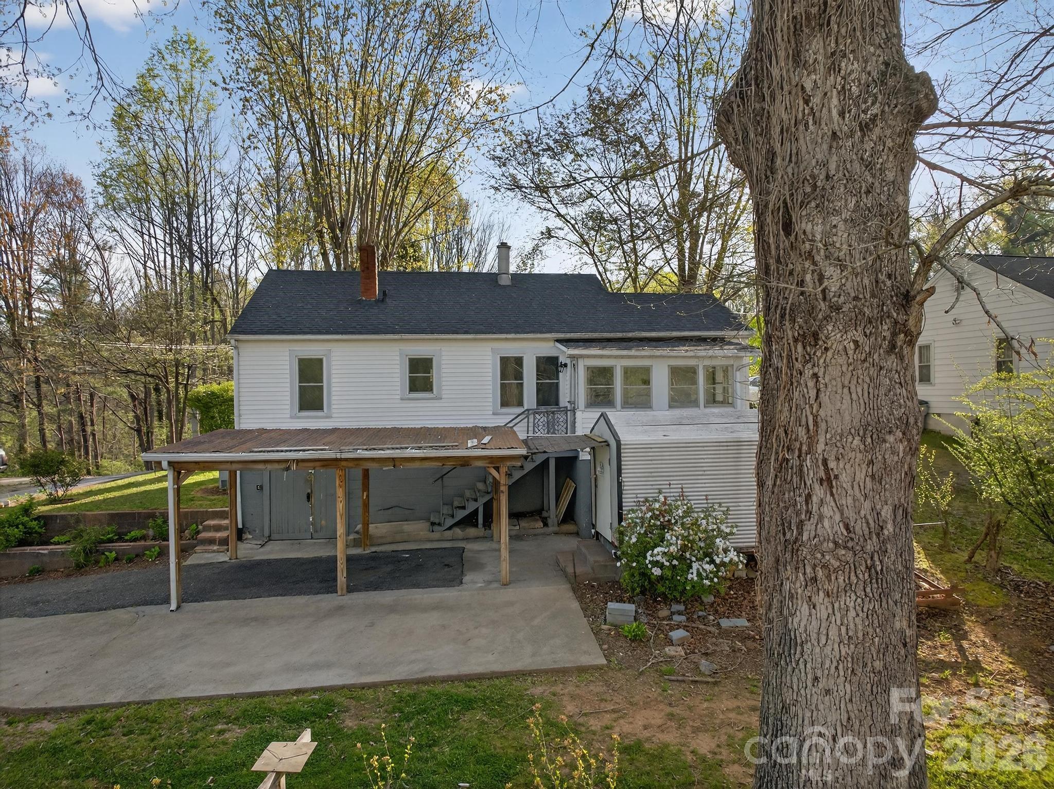 713 Prospect Street NW — Lenoir