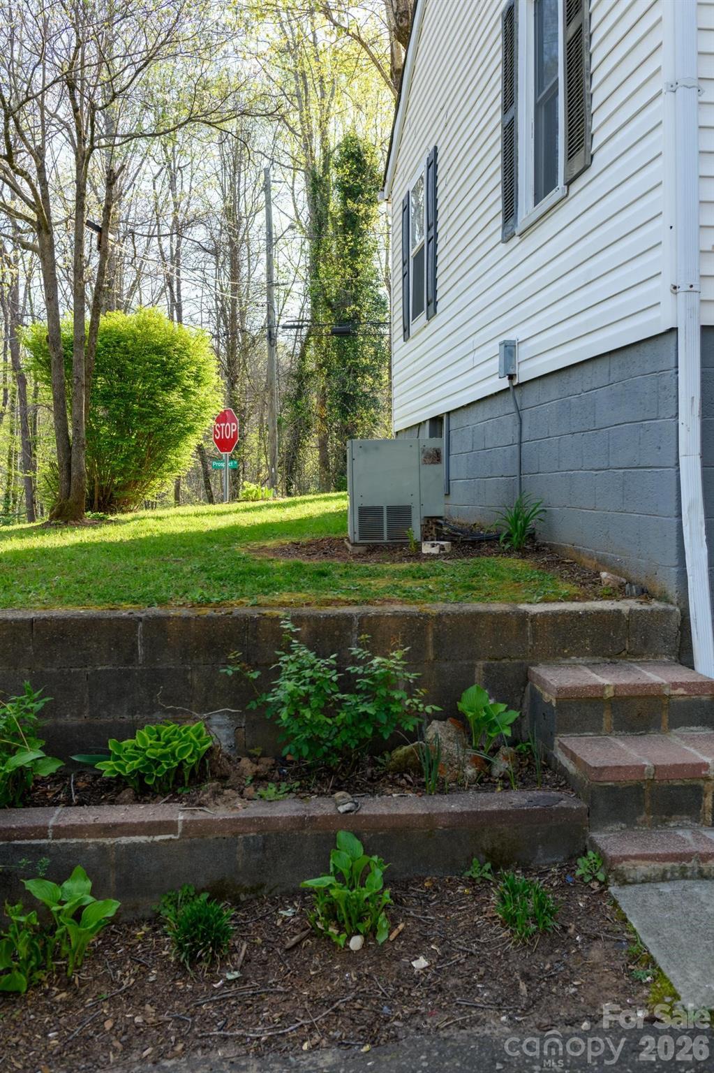 713 Prospect Street NW — Lenoir
