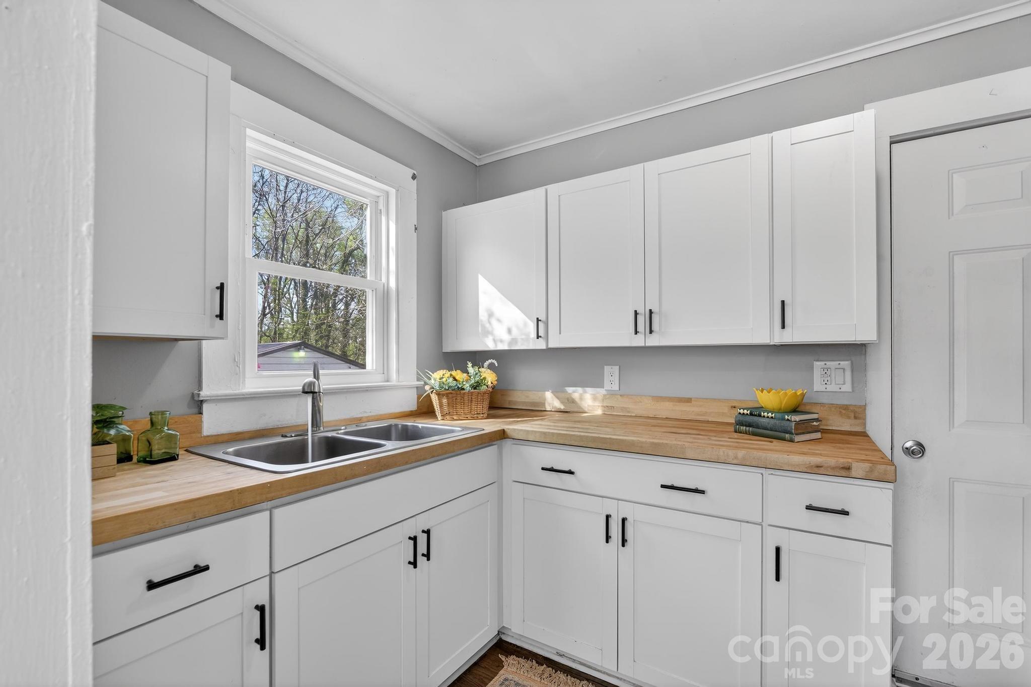 713 Prospect Street NW — Lenoir