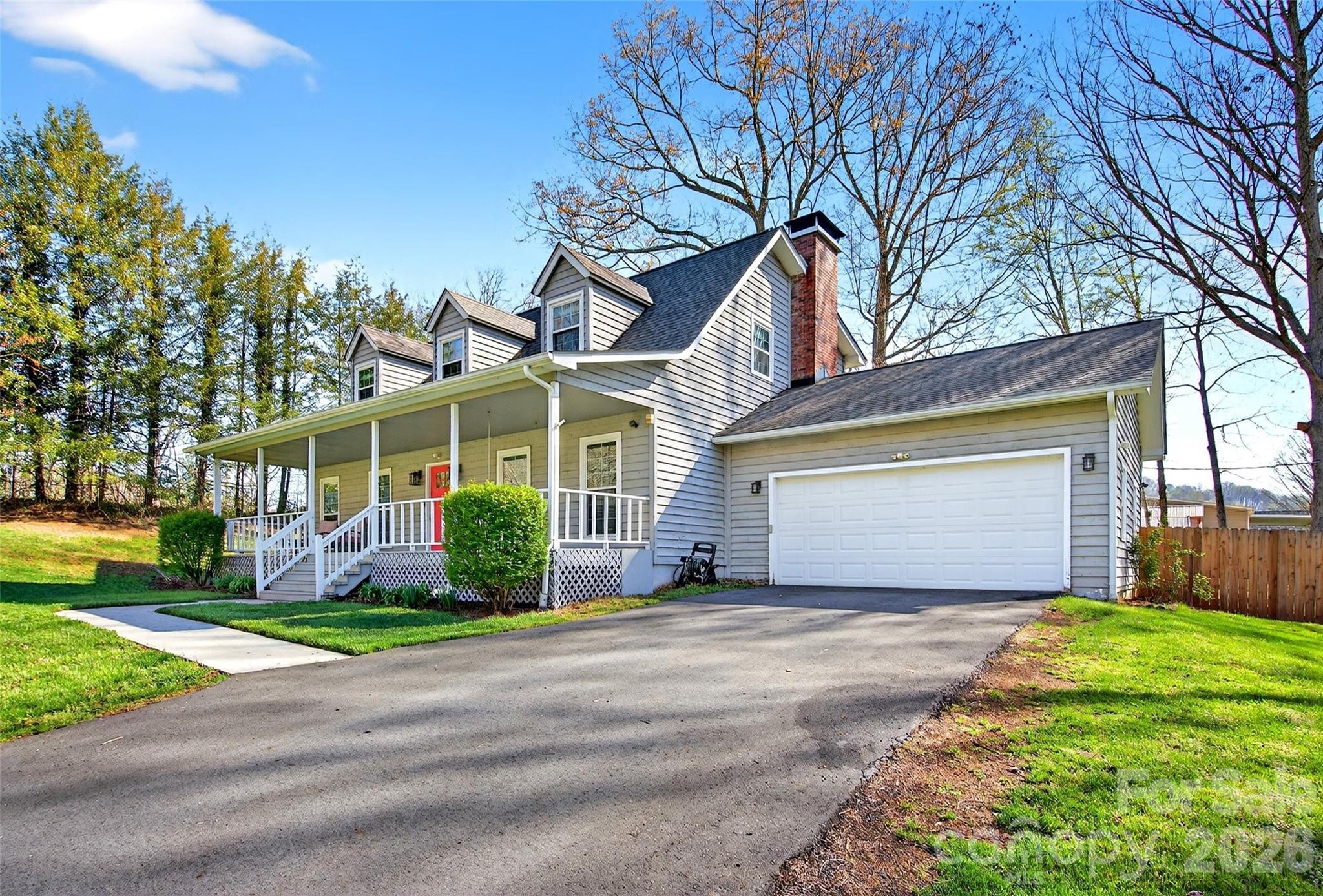 102 Charles Ridge Road — Asheville