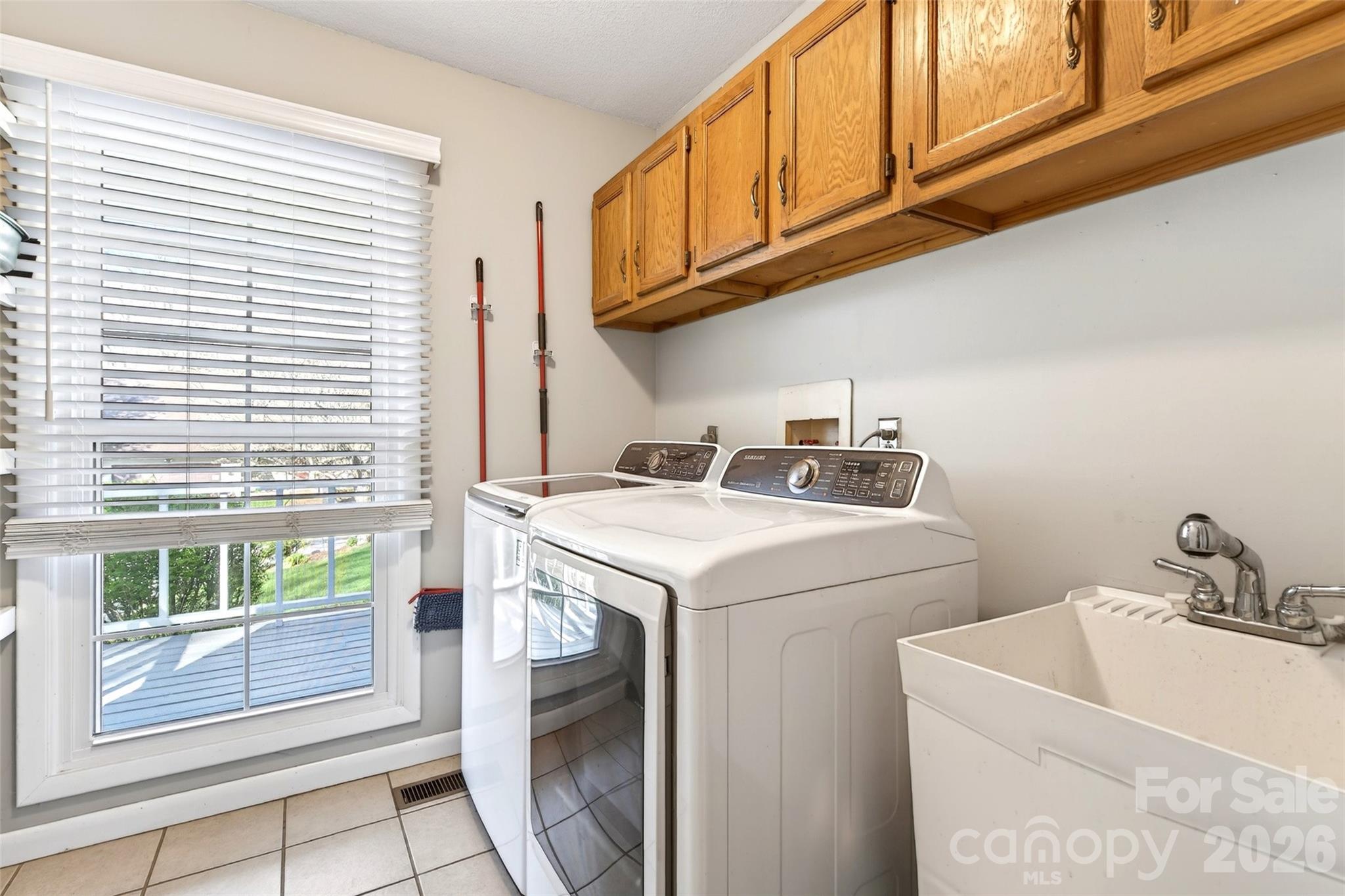 102 Charles Ridge Road — Asheville