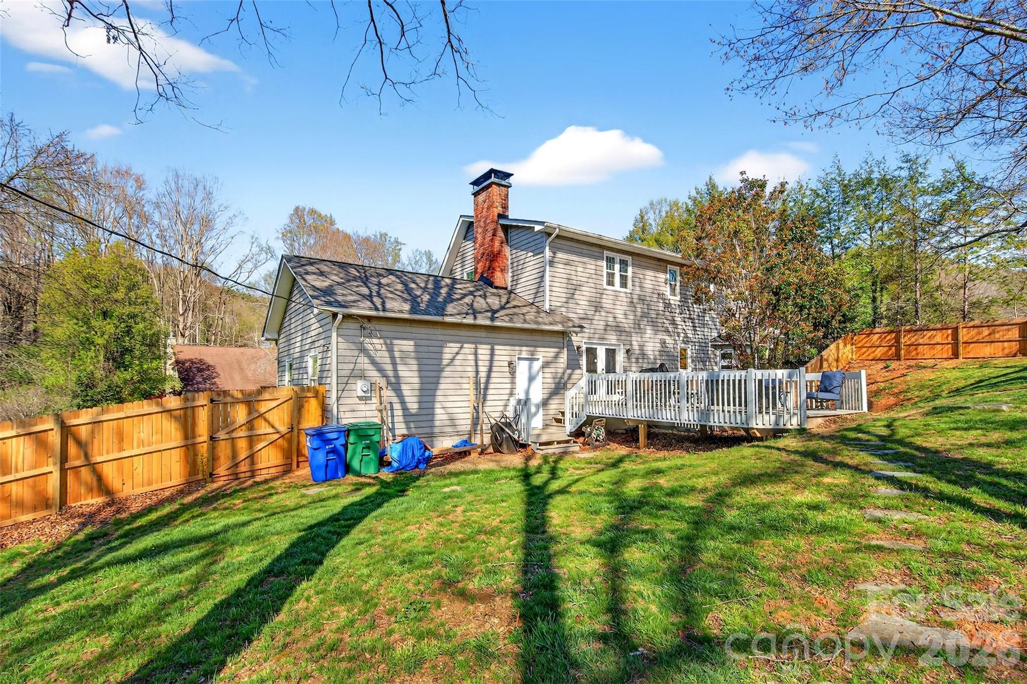 102 Charles Ridge Road — Asheville