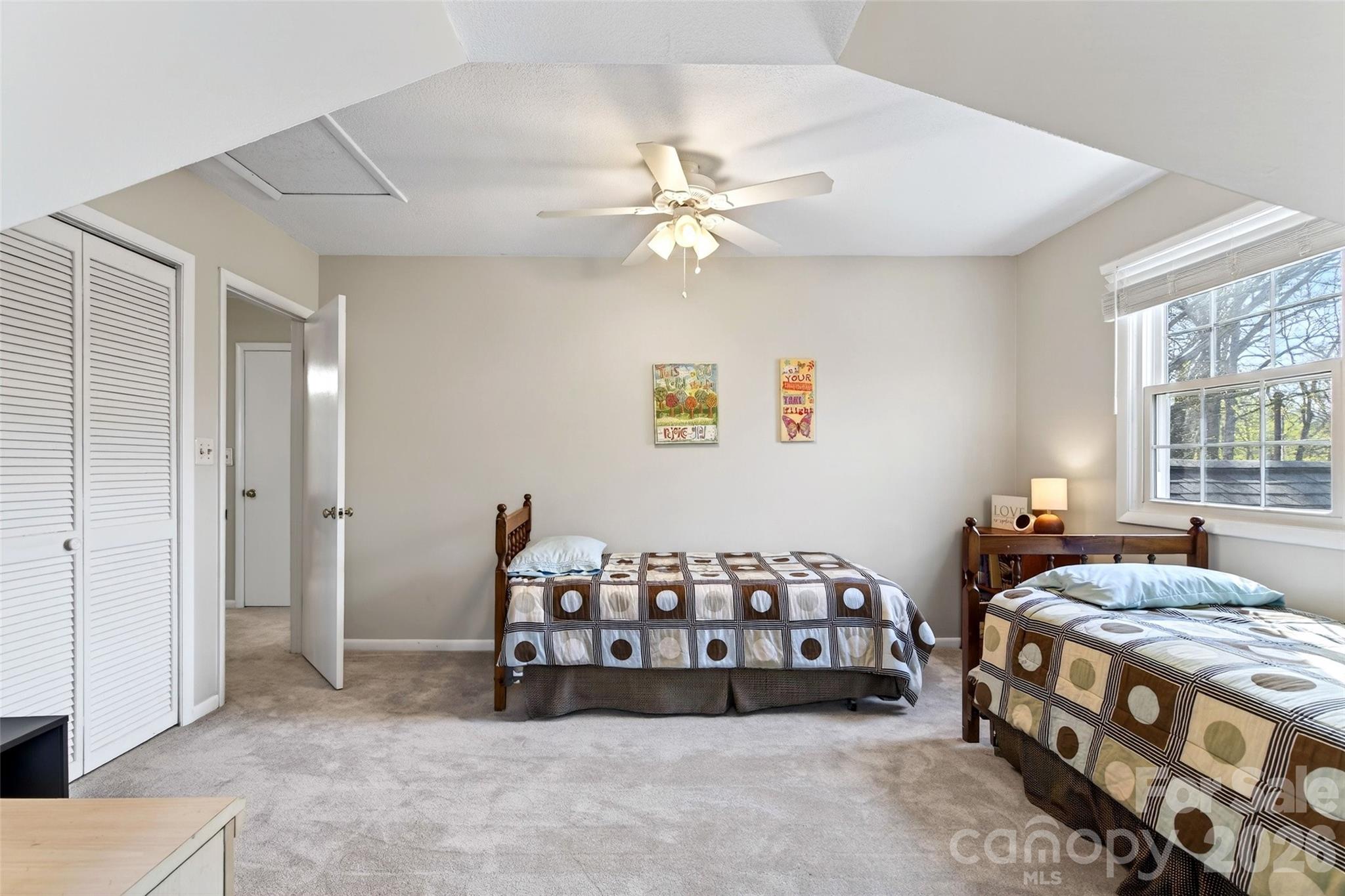 102 Charles Ridge Road — Asheville