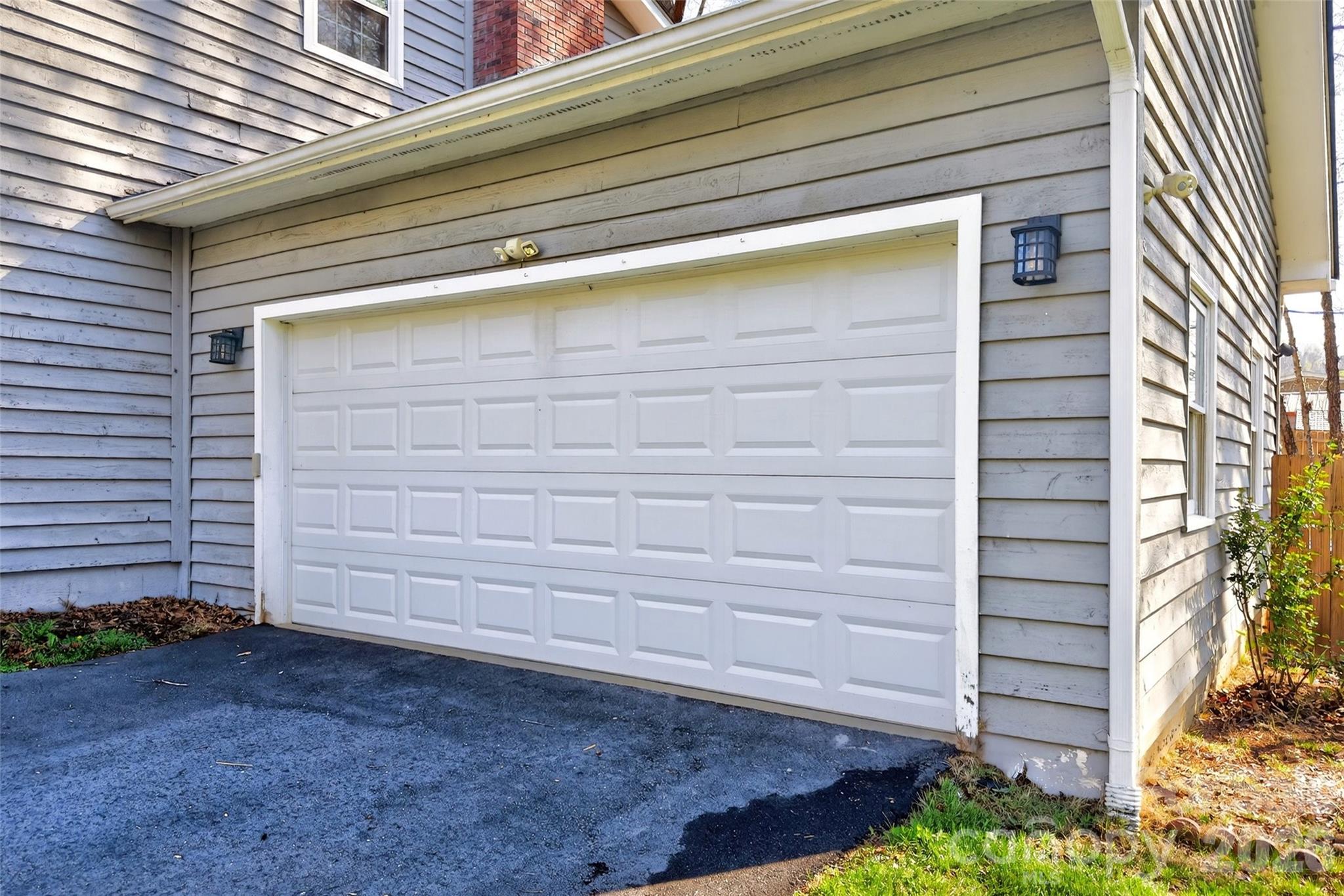 102 Charles Ridge Road — Asheville