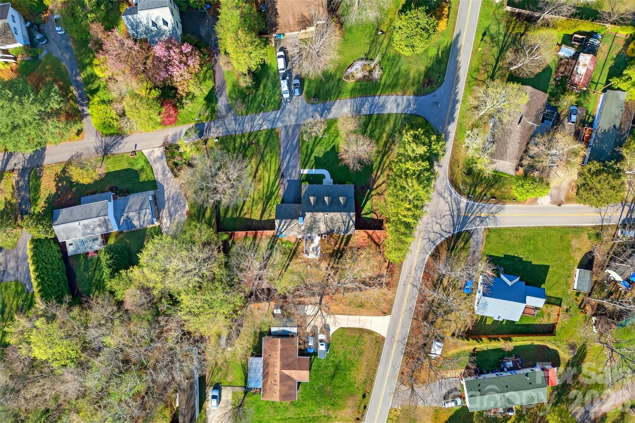 102 Charles Ridge Road — Asheville